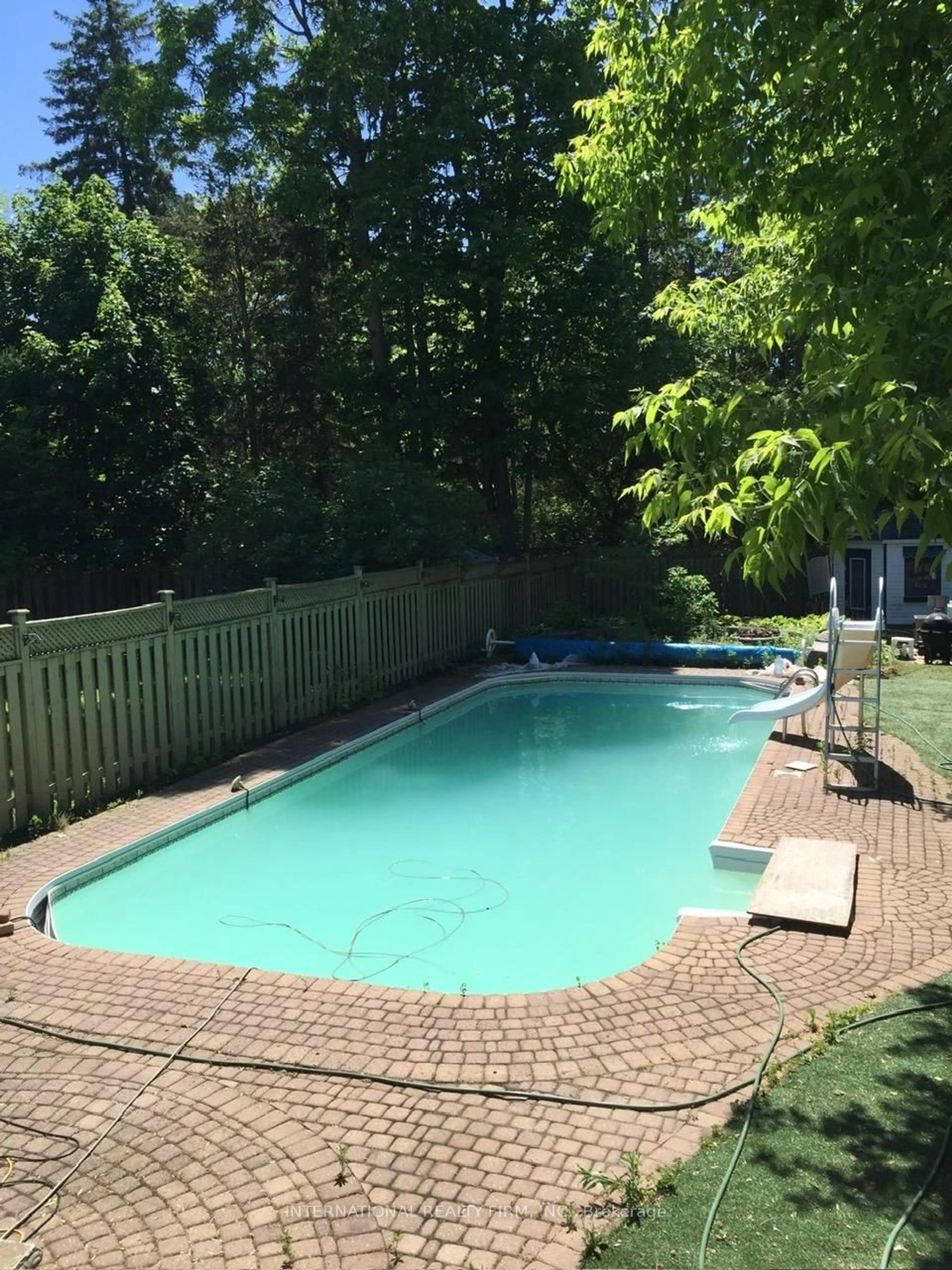 Pool for 276 Sheridan Crt, Newmarket Ontario L3Y 8P9