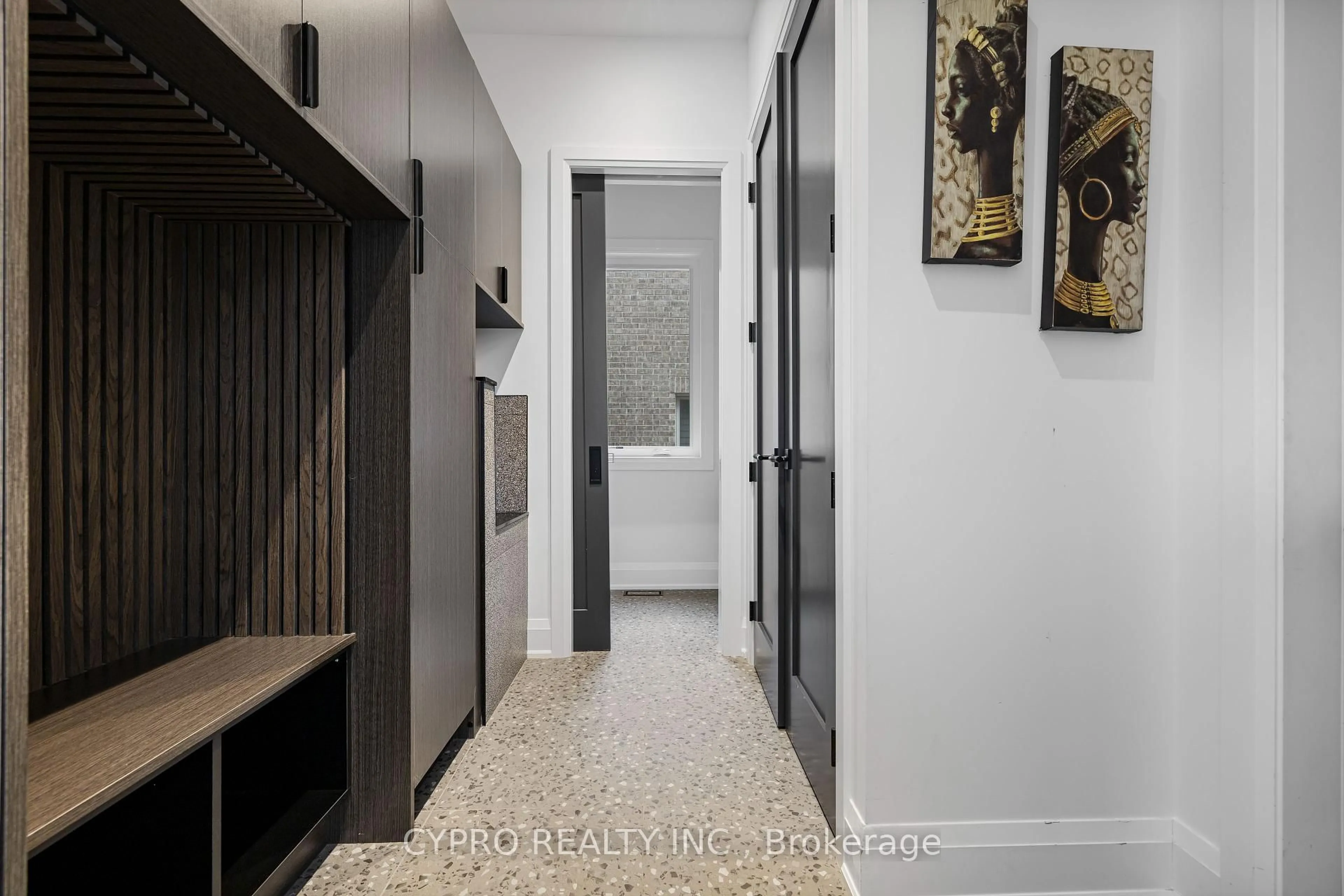 Indoor entryway for 119 Pointon St, Aurora Ontario L4G 0J7