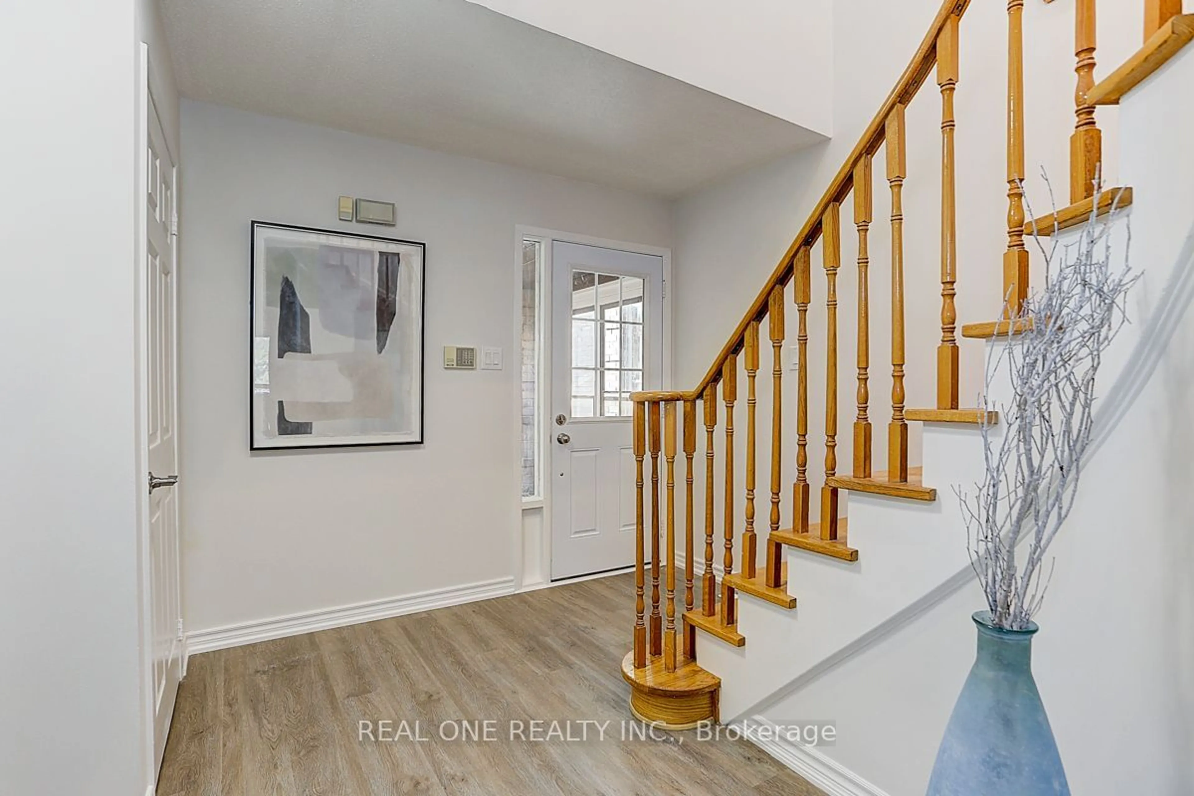 Indoor entryway for 113 Beckwith Cres, Markham Ontario L3S 1R4