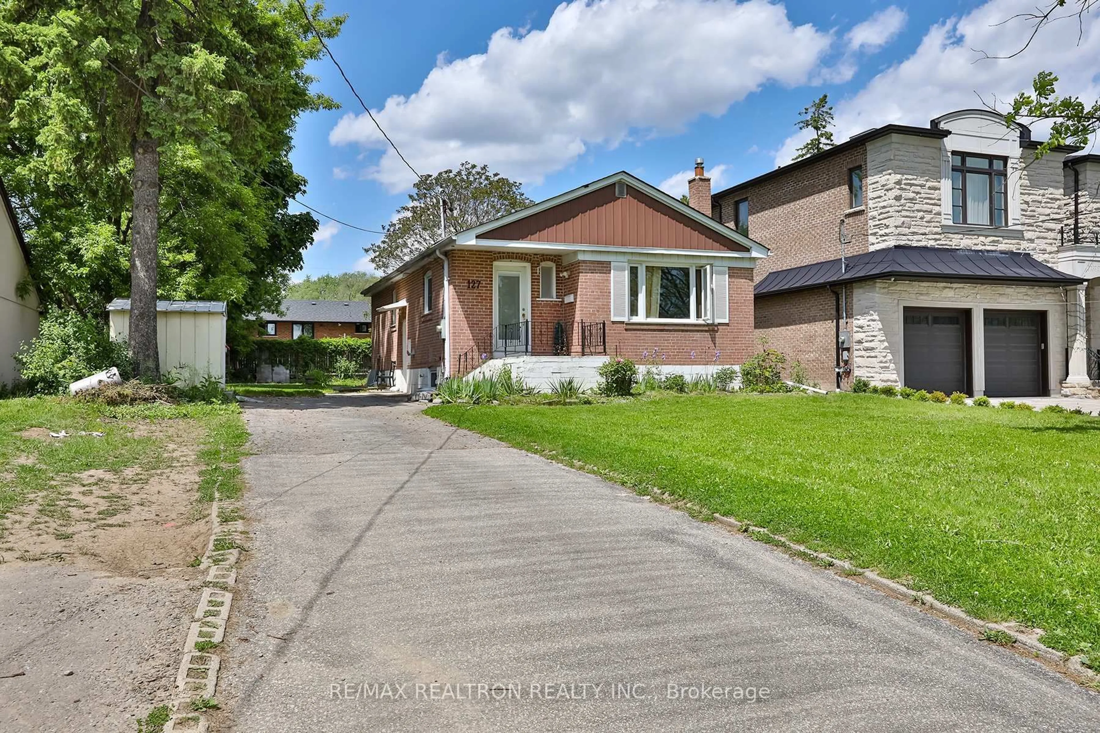 Home with brick exterior material, street for 127 Harding Blvd, Richmond Hill Ontario L4C 1S9