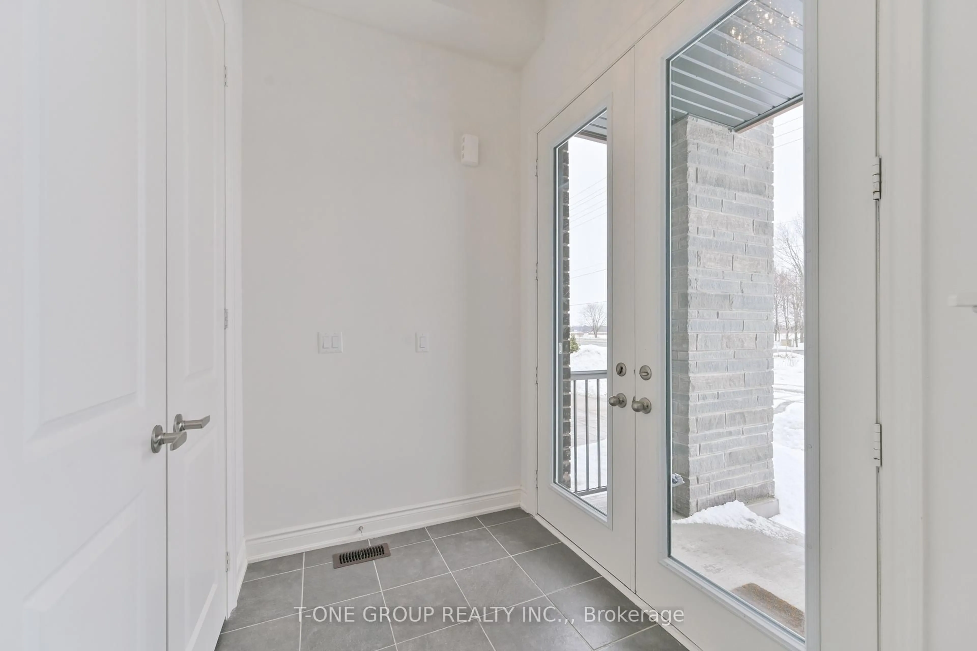 Indoor entryway for 35 Crofting Cres, Markham Ontario L6E 0W1