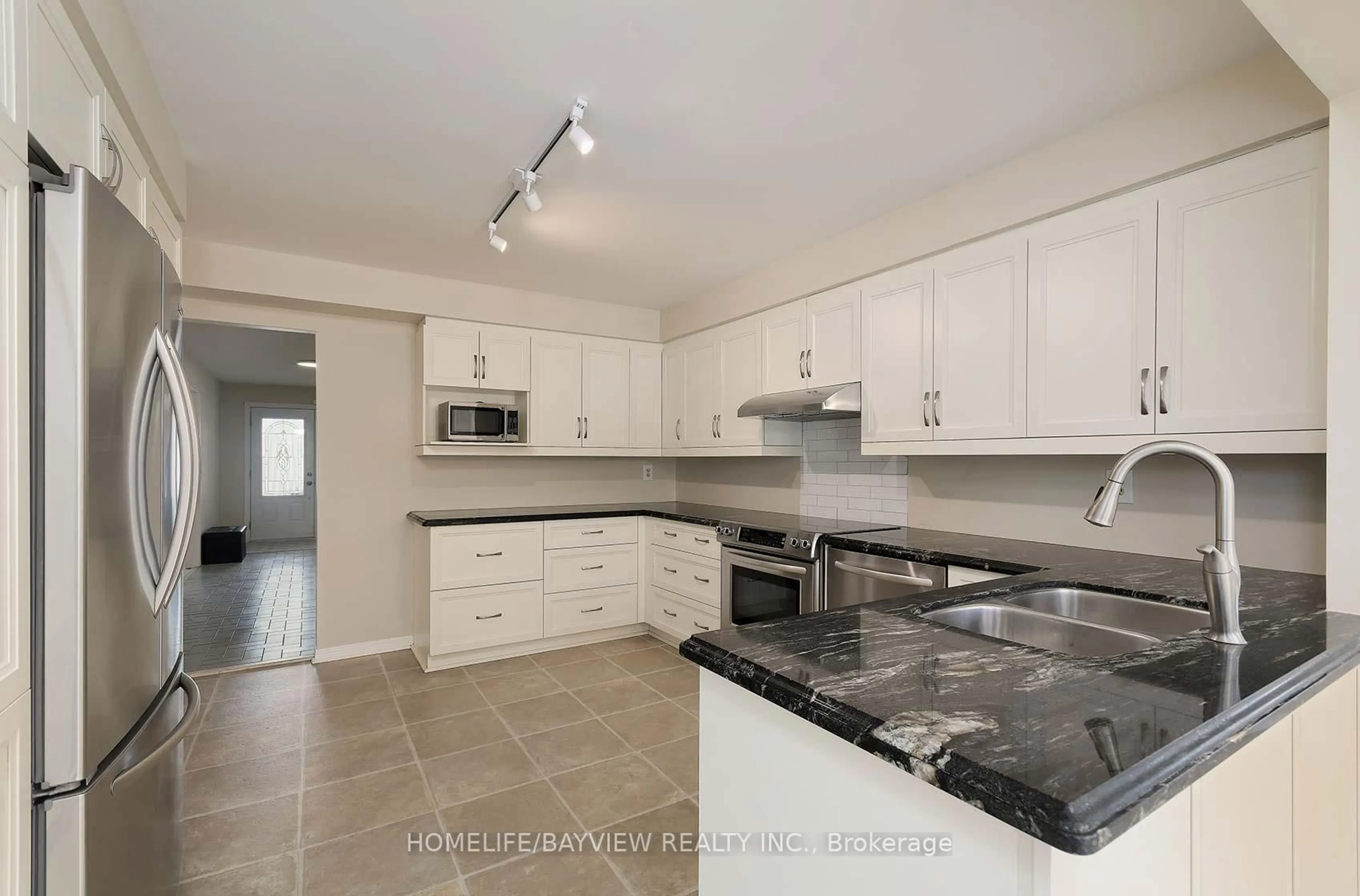 Open concept kitchen, ceramic/tile floor for 24 Cairns Dr, Markham Ontario L3P 5K1