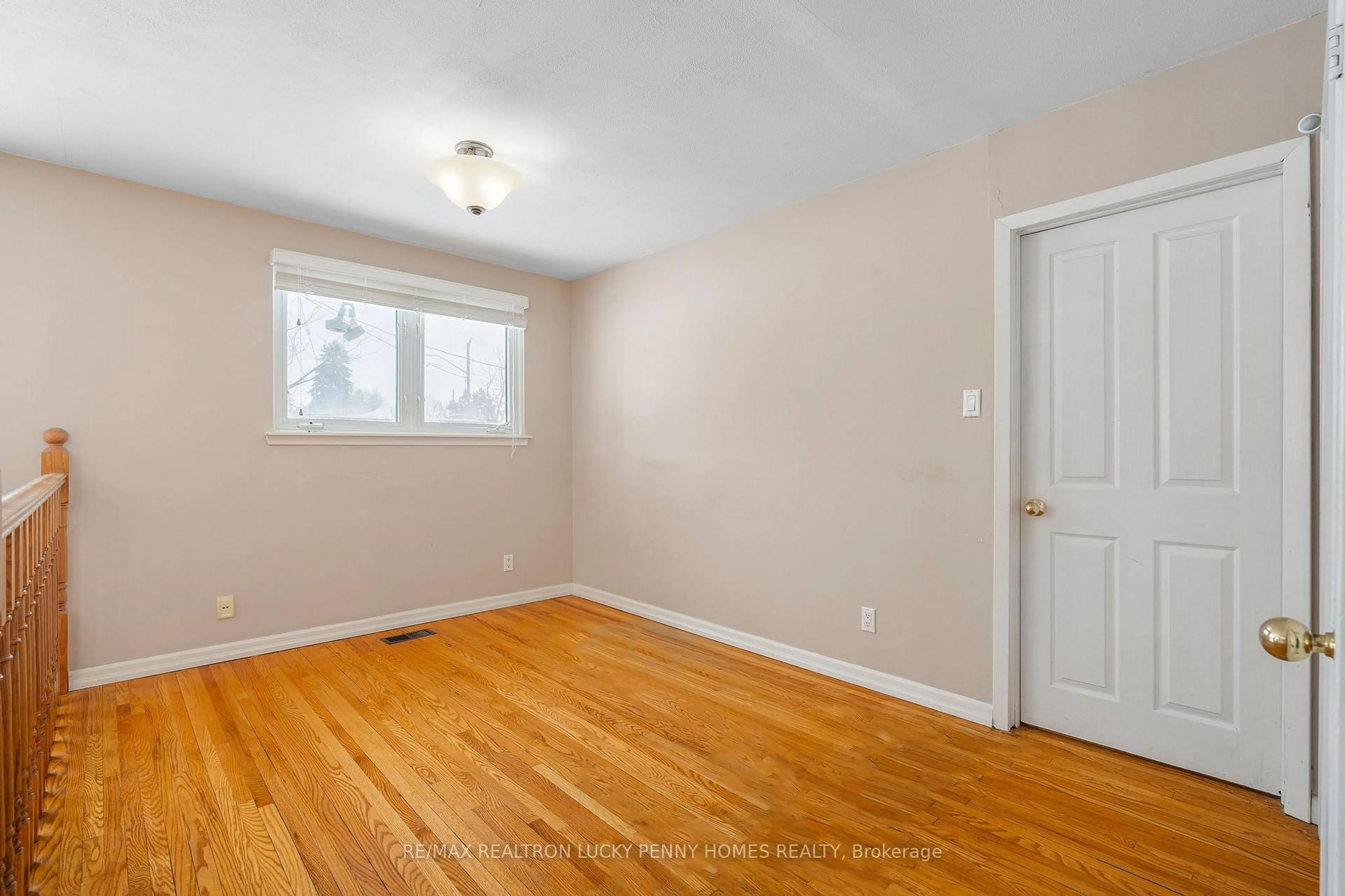 A pic of a room for 32 King Richard Crt, Markham Ontario L3P 1M1