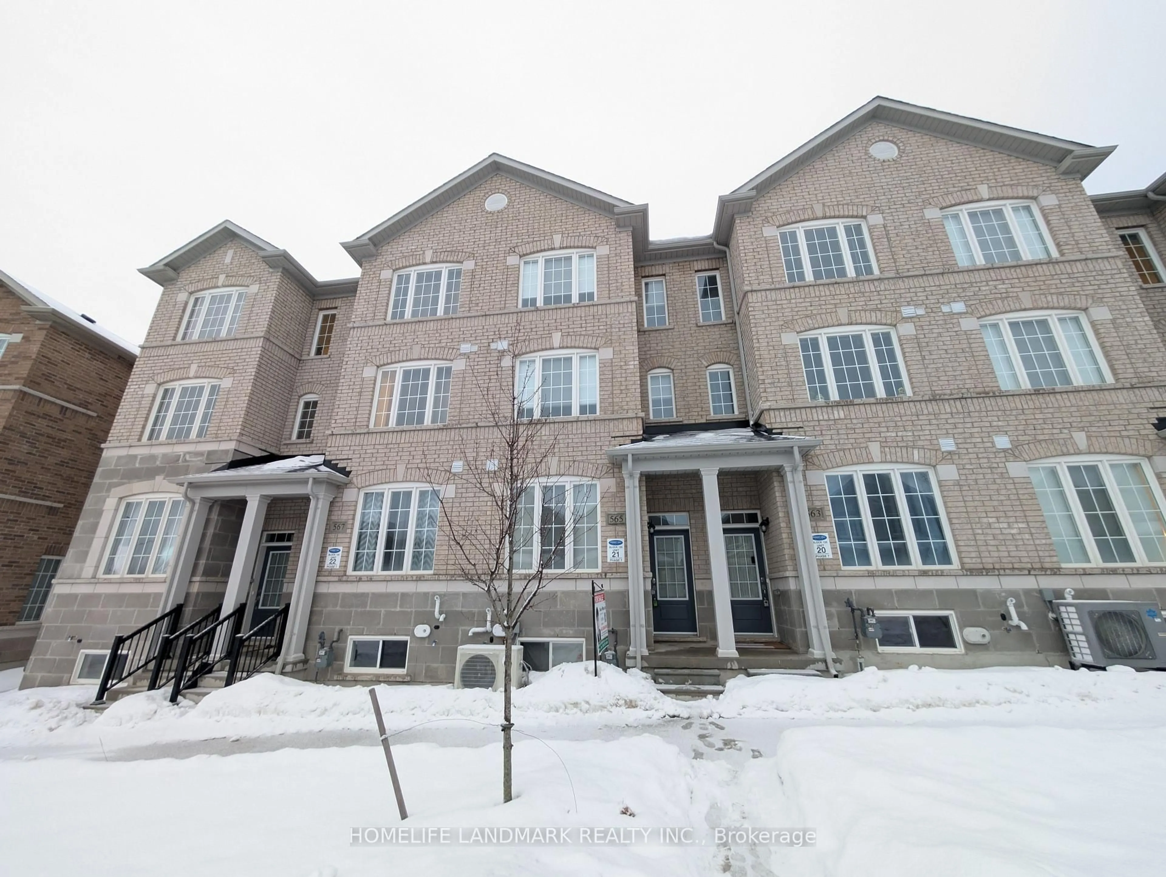 A pic from outside/outdoor area/front of a property/back of a property/a pic from drone, building for 565 White's Hill Ave, Markham Ontario L6B 1N9