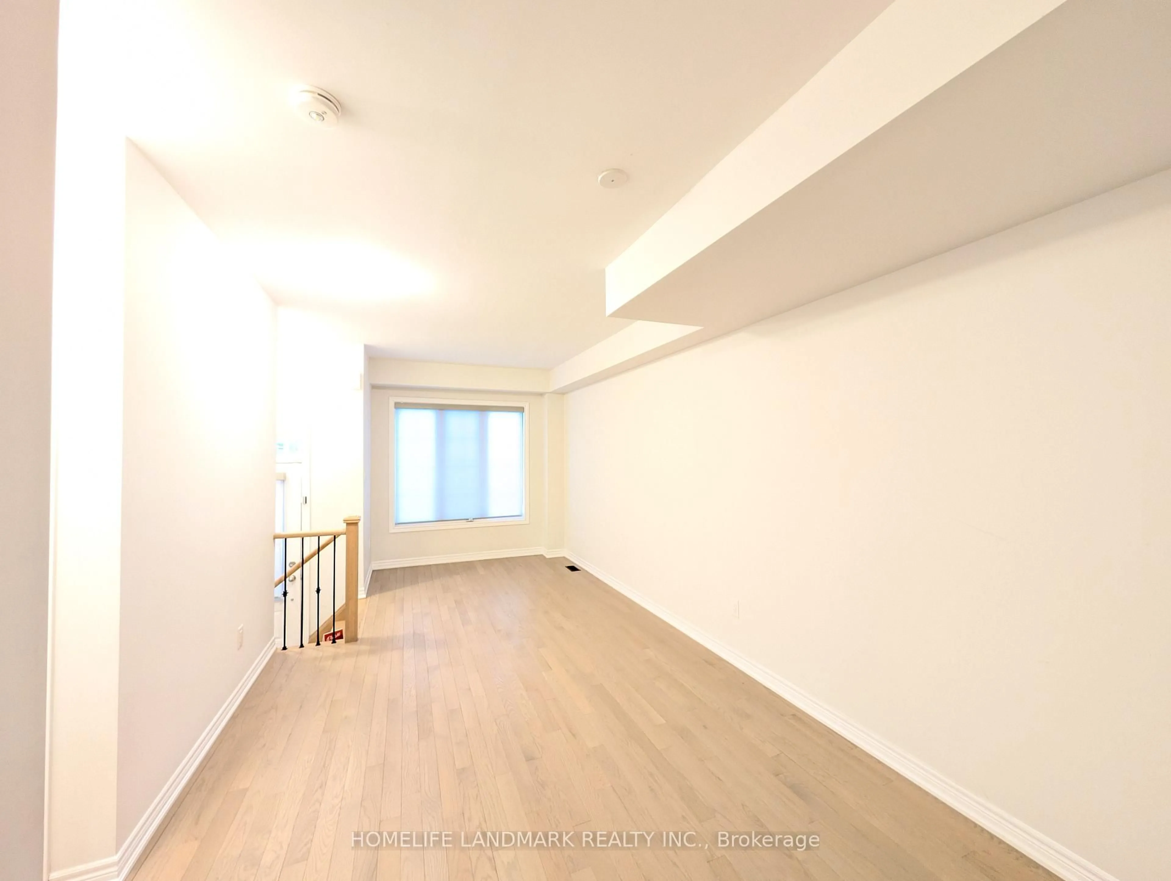 A pic of a room for 565 White's Hill Ave, Markham Ontario L6B 1N9