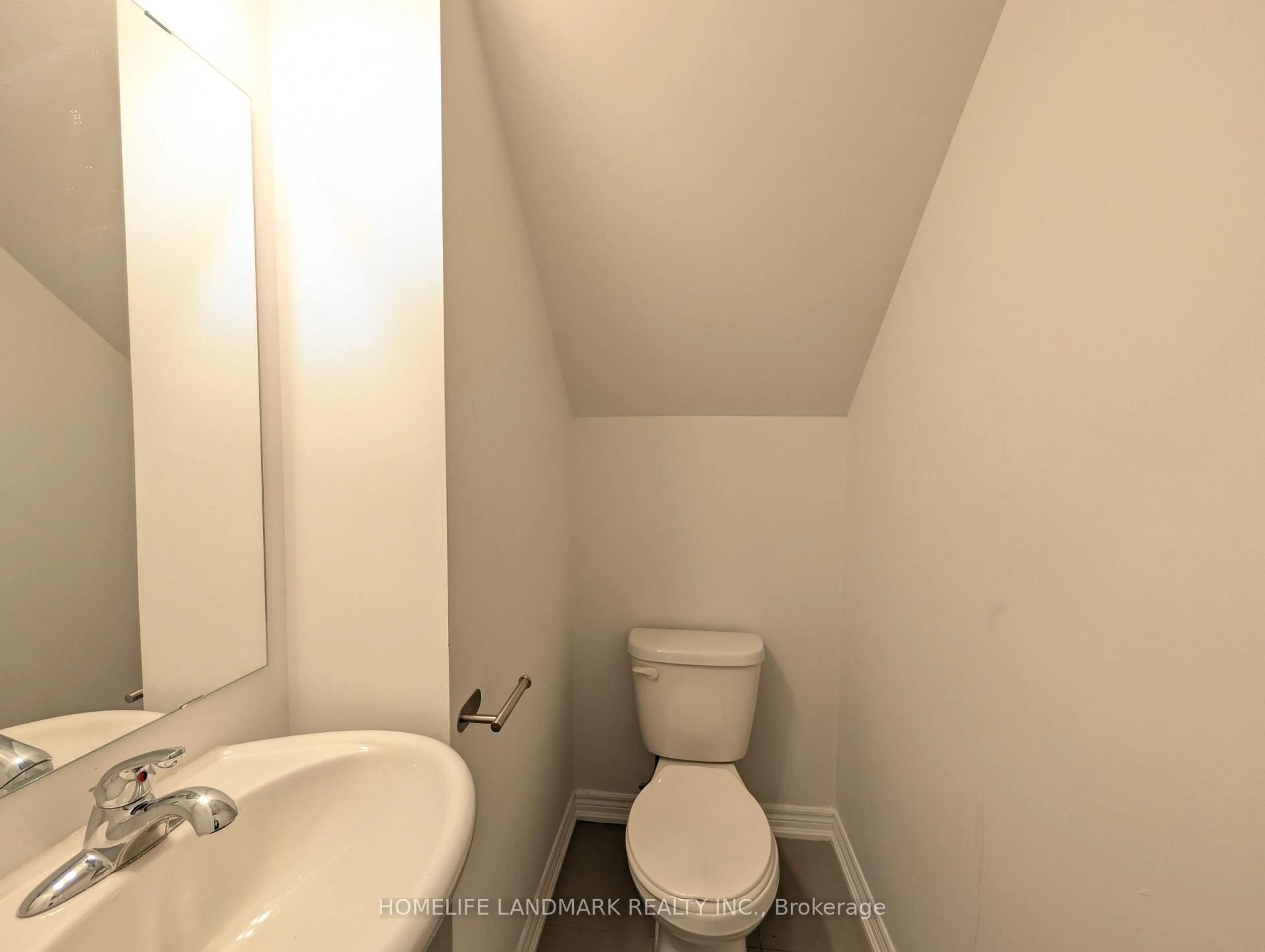 Standard bathroom, unknown for 565 White's Hill Ave, Markham Ontario L6B 1N9