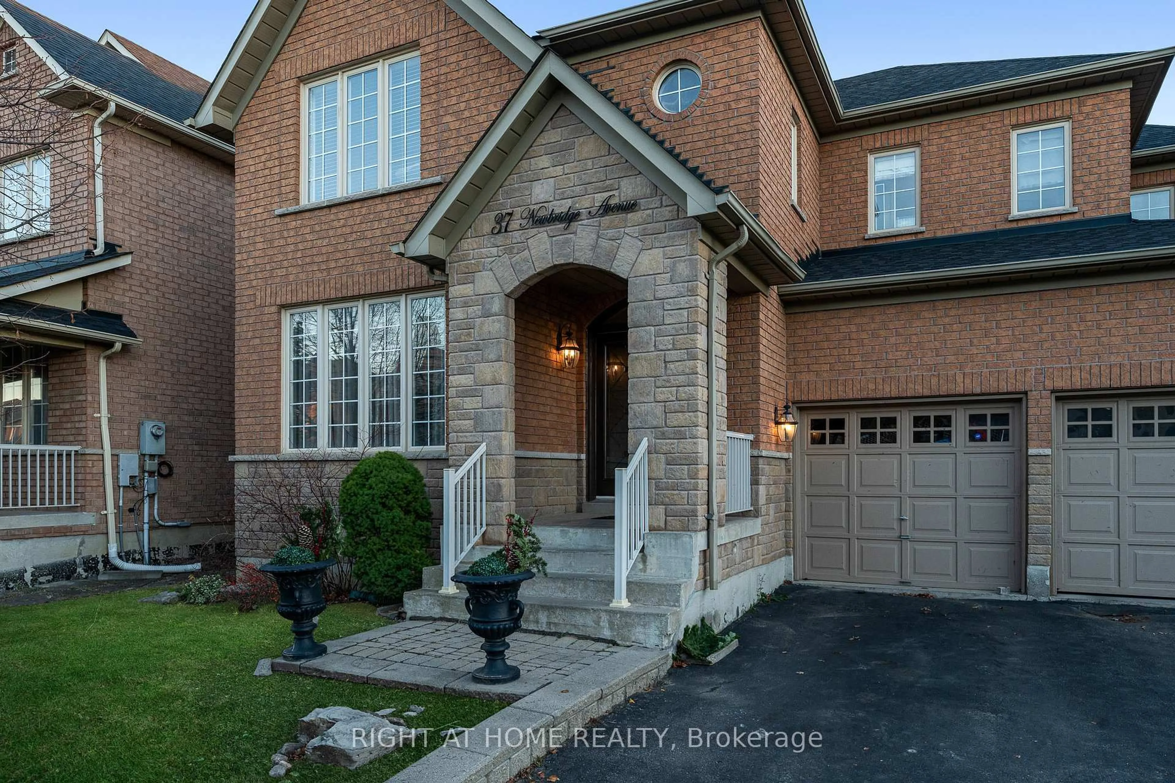 Home with brick exterior material, street for 37 Newbridge Ave, Richmond Hill Ontario L4E 3Z9