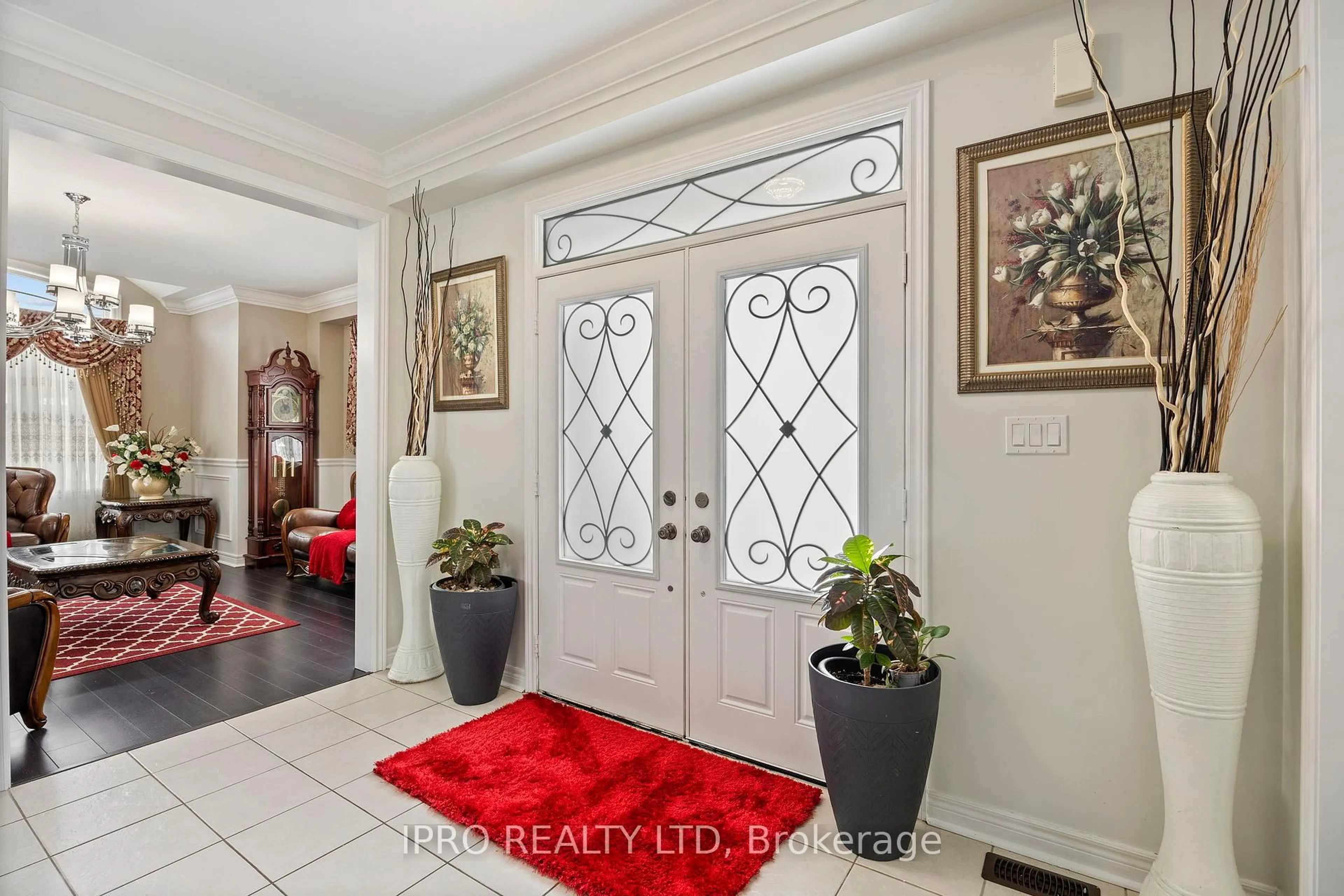 Indoor entryway for 24 Mason Dr, New Tecumseth Ontario L9R 0M5