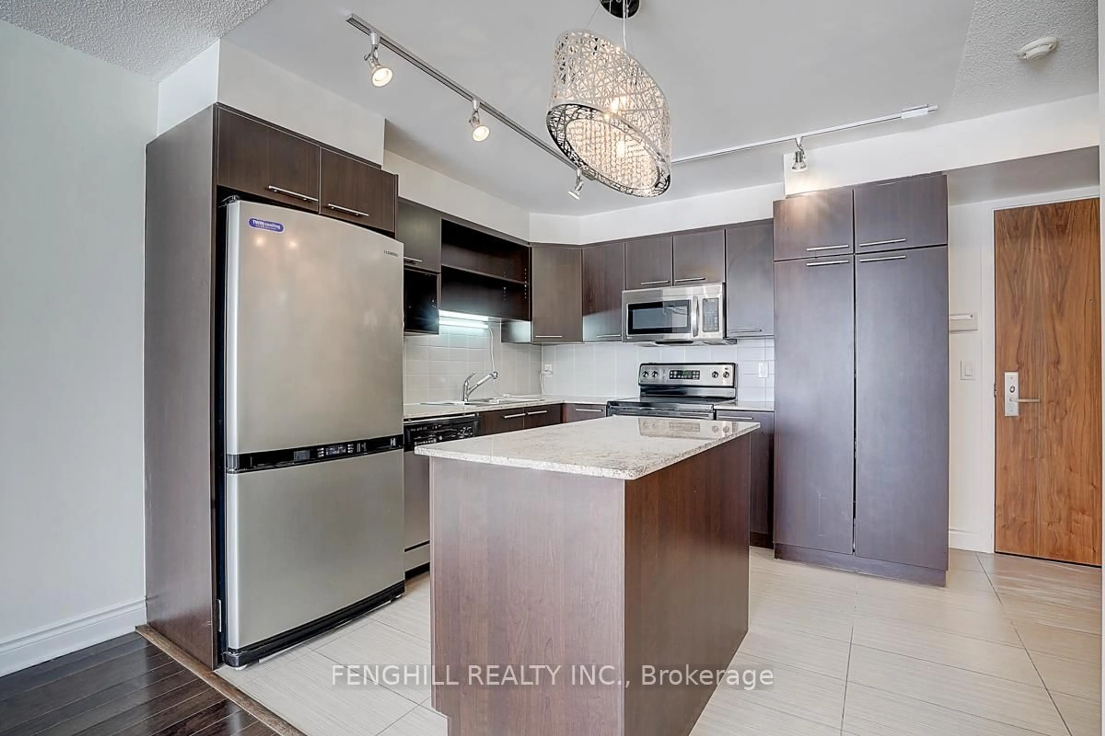 Open concept kitchen, ceramic/tile floor for 37 Galleria Pkwy #709, Markham Ontario L3T 0A5