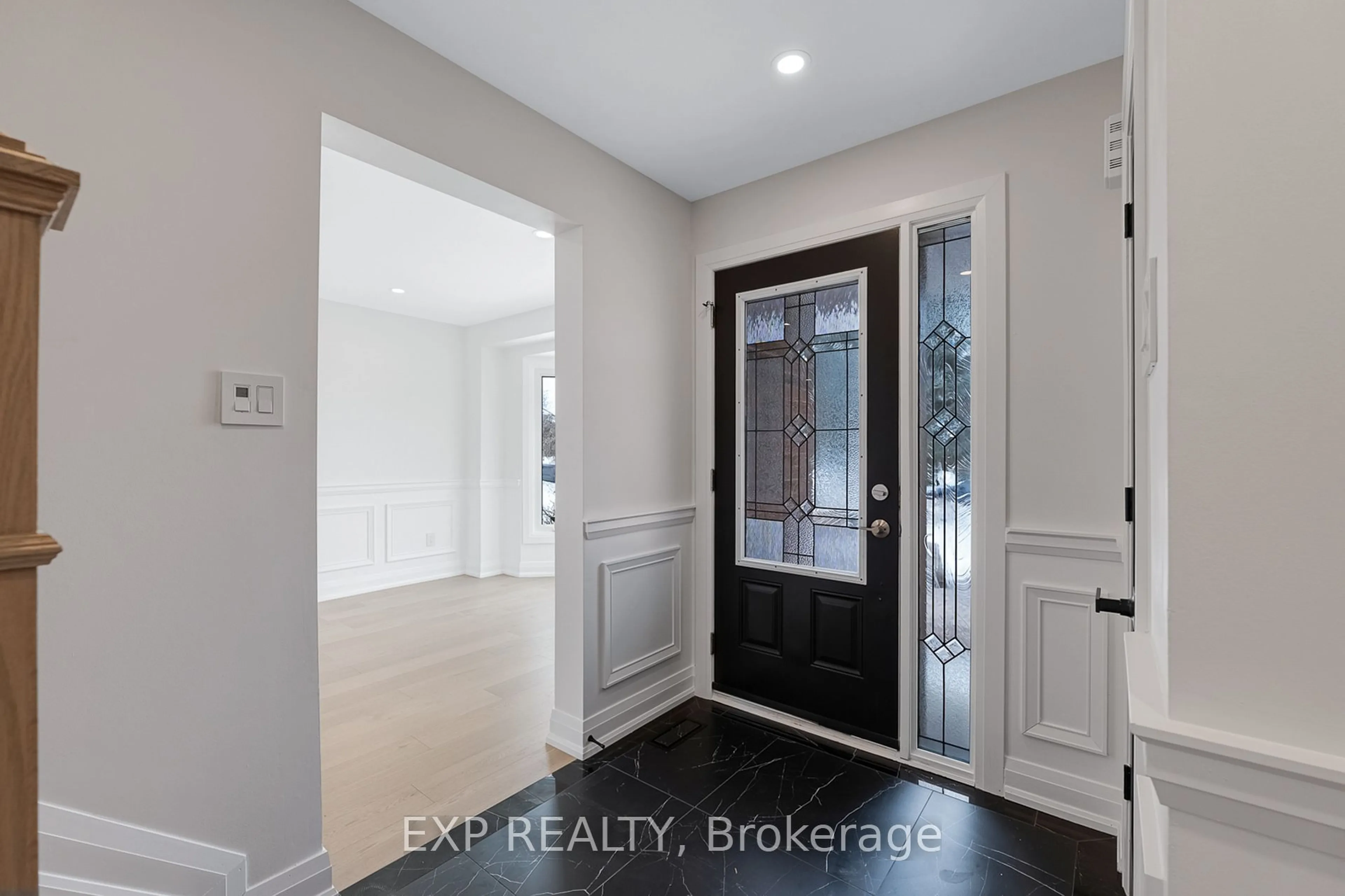 Indoor entryway for 74 Attridge Dr, Aurora Ontario L4G 6J4