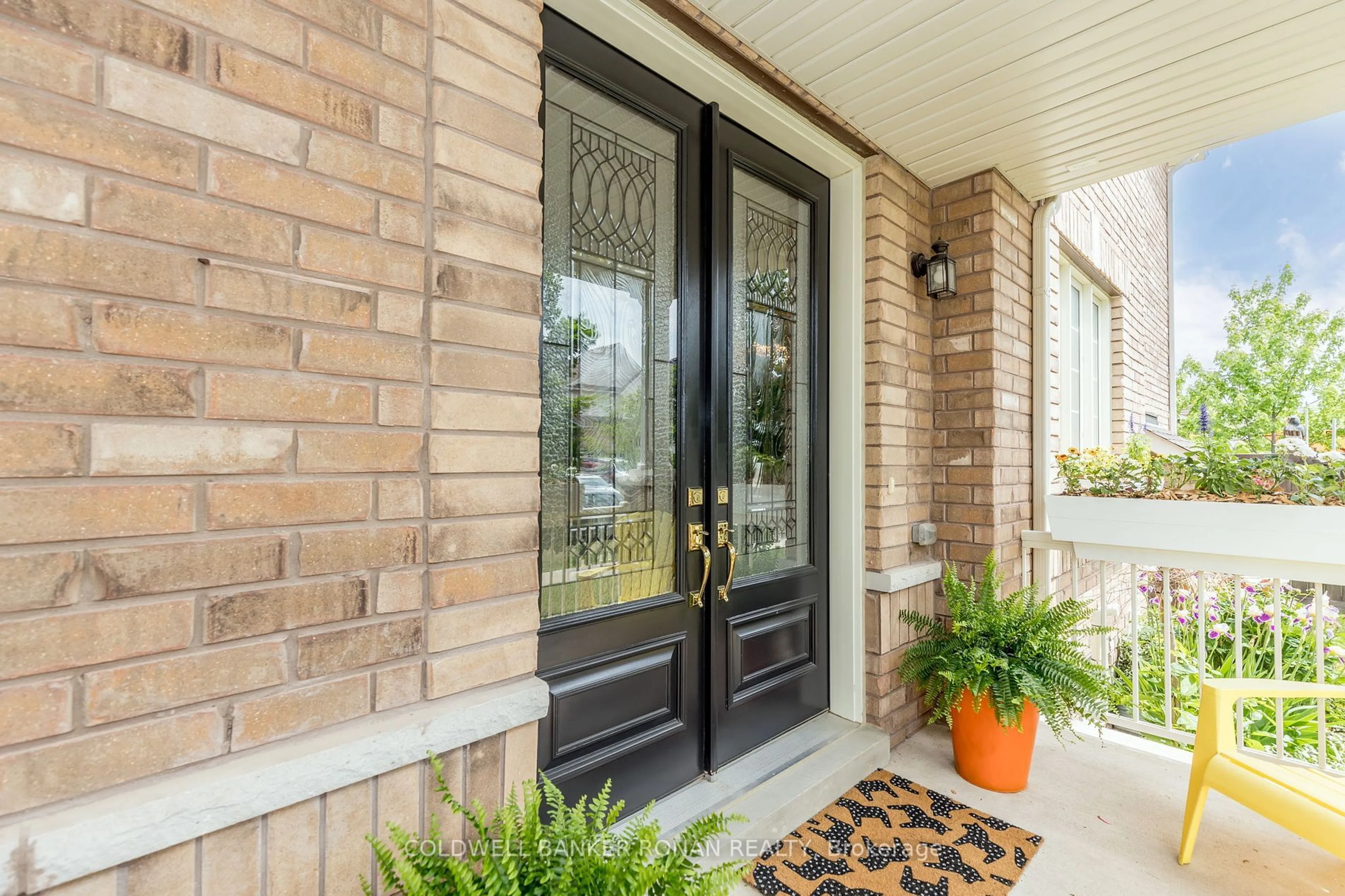 Indoor entryway for 71 Cauthers Cres, New Tecumseth Ontario L9R 0L2