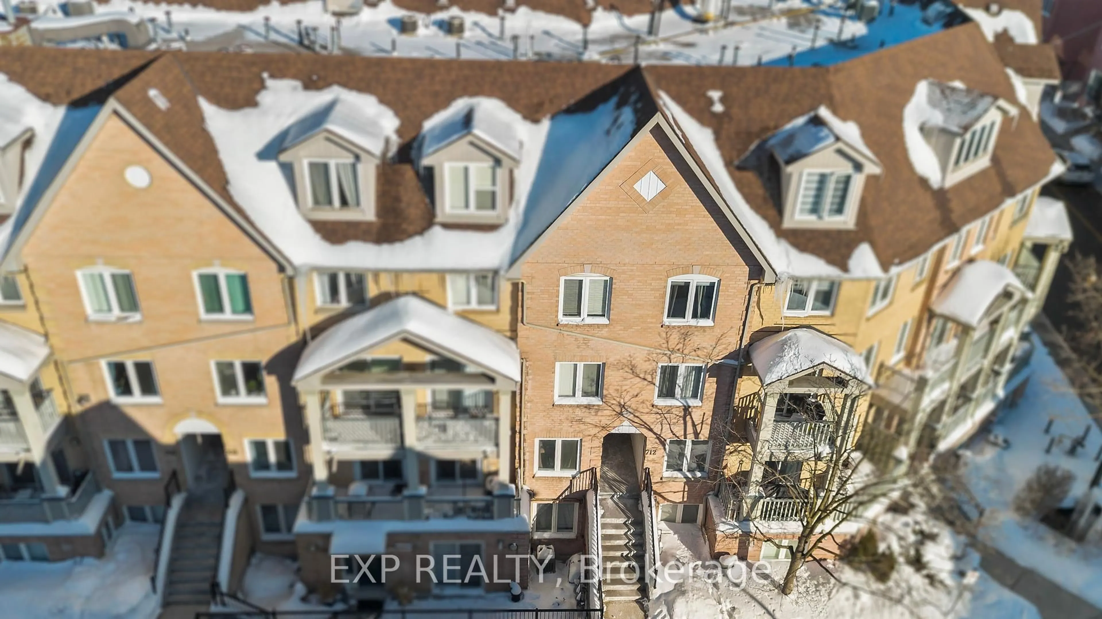 A pic from outside/outdoor area/front of a property/back of a property/a pic from drone, city buildings view from balcony for 75 Weldrick Rd #712, Richmond Hill Ontario L4C 0H9