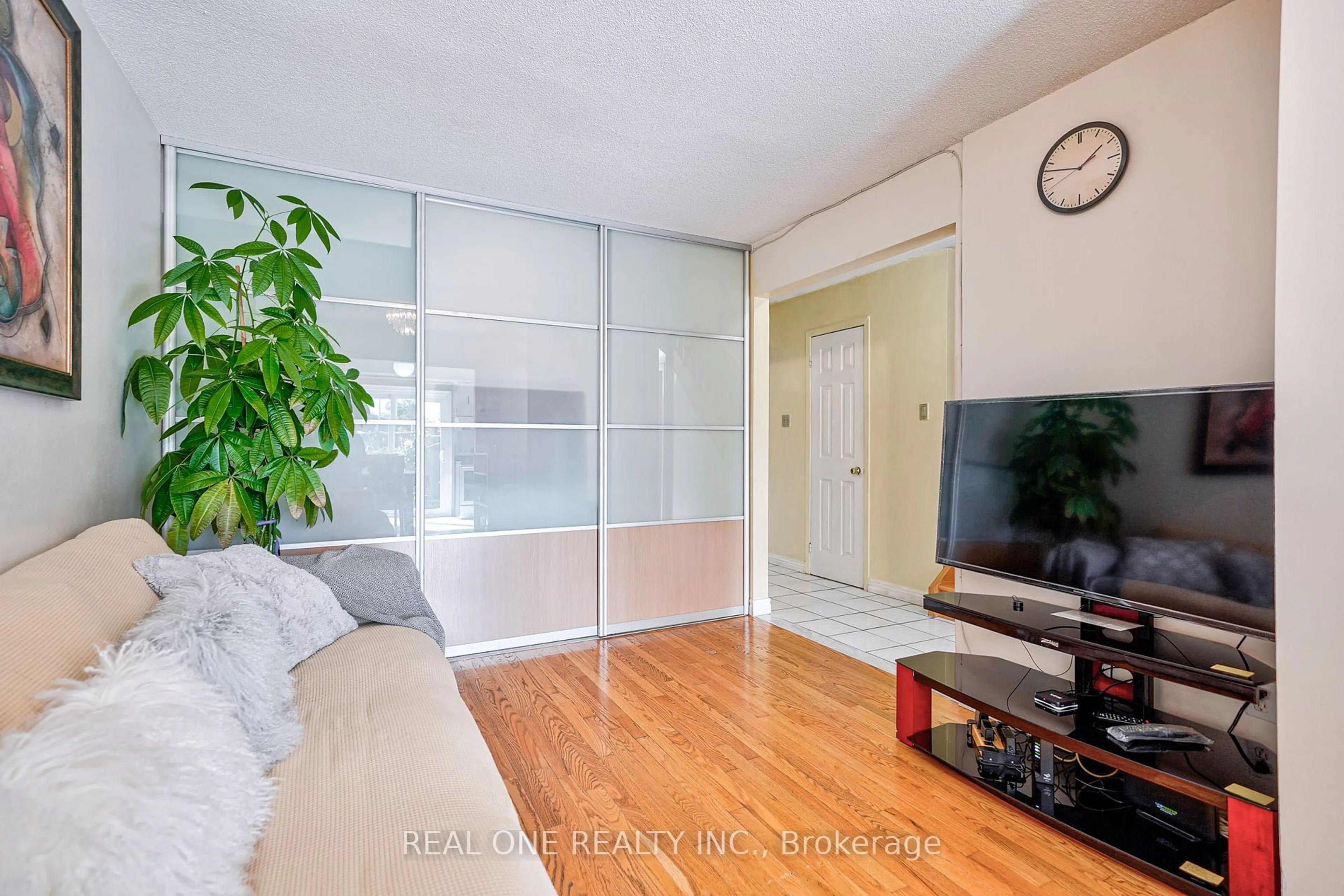 Living room with furniture, wood/laminate floor for 61 Mabley Cres, Vaughan Ontario L4J 2Z7