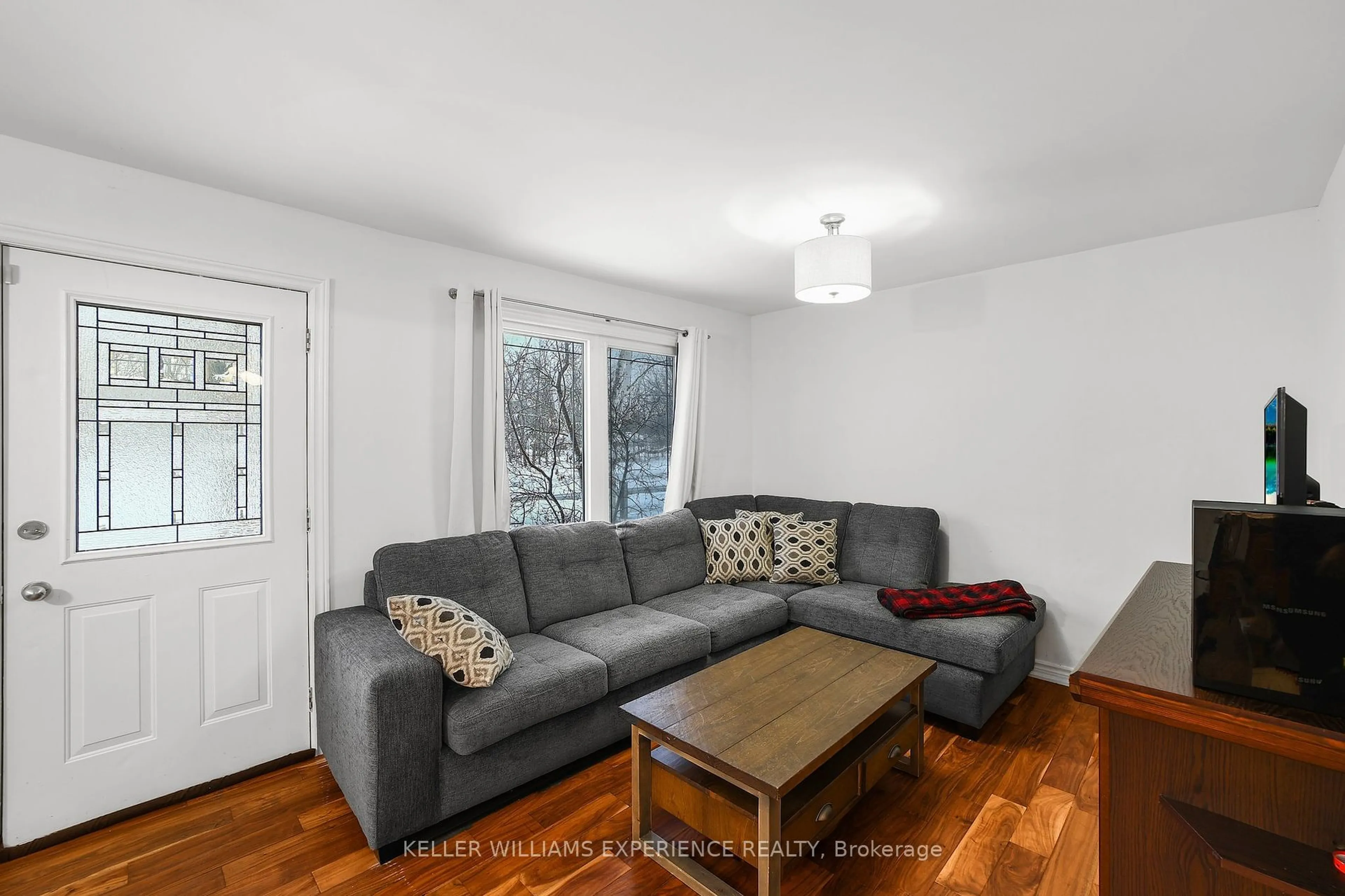 Living room with furniture, wood/laminate floor for 125 KING St, Essa Ontario L0M 1B0