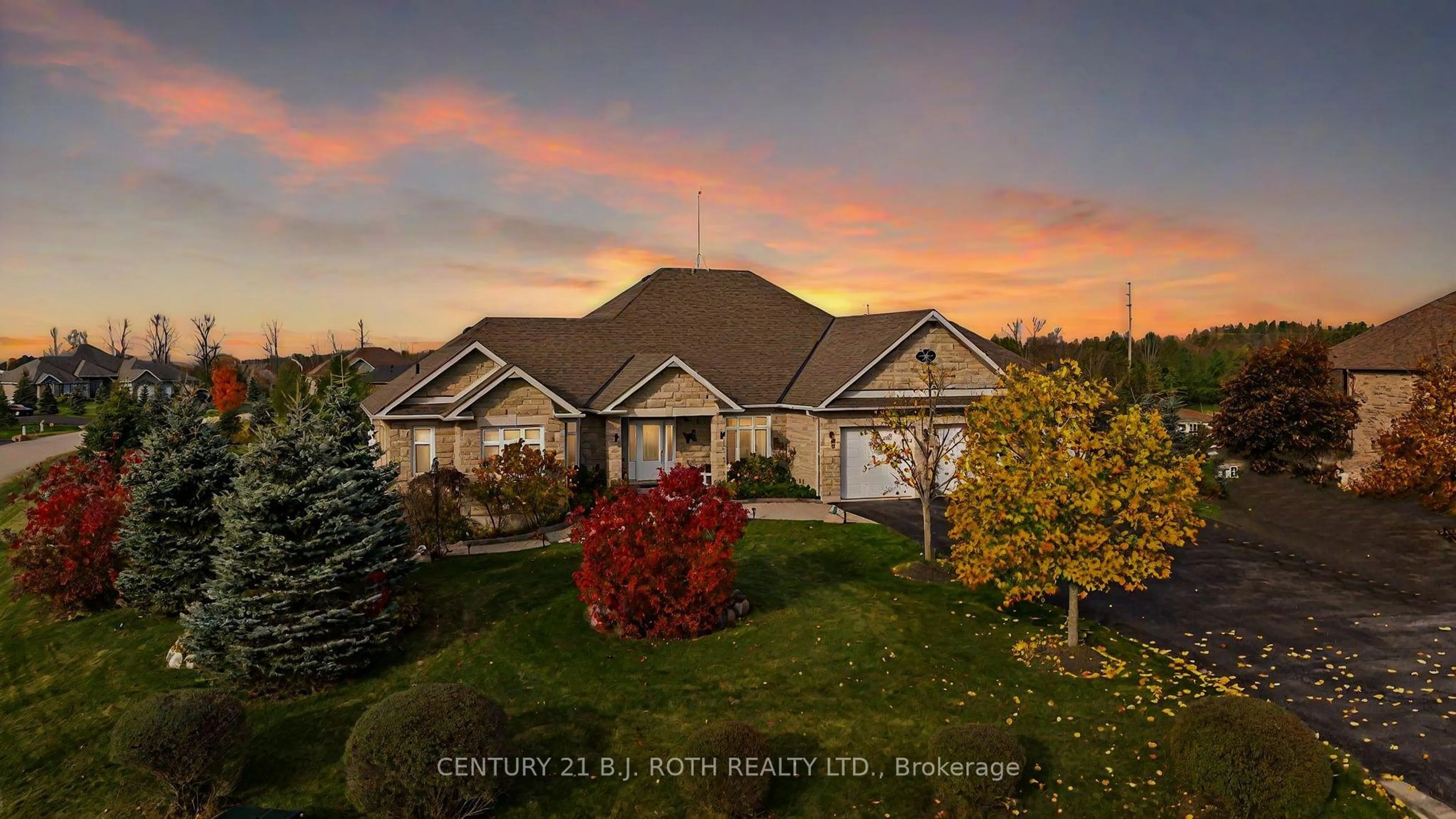 A pic from outside/outdoor area/front of a property/back of a property/a pic from drone, unknown for 10 BROLLEY Cres, Essa Ontario L0L 2N2