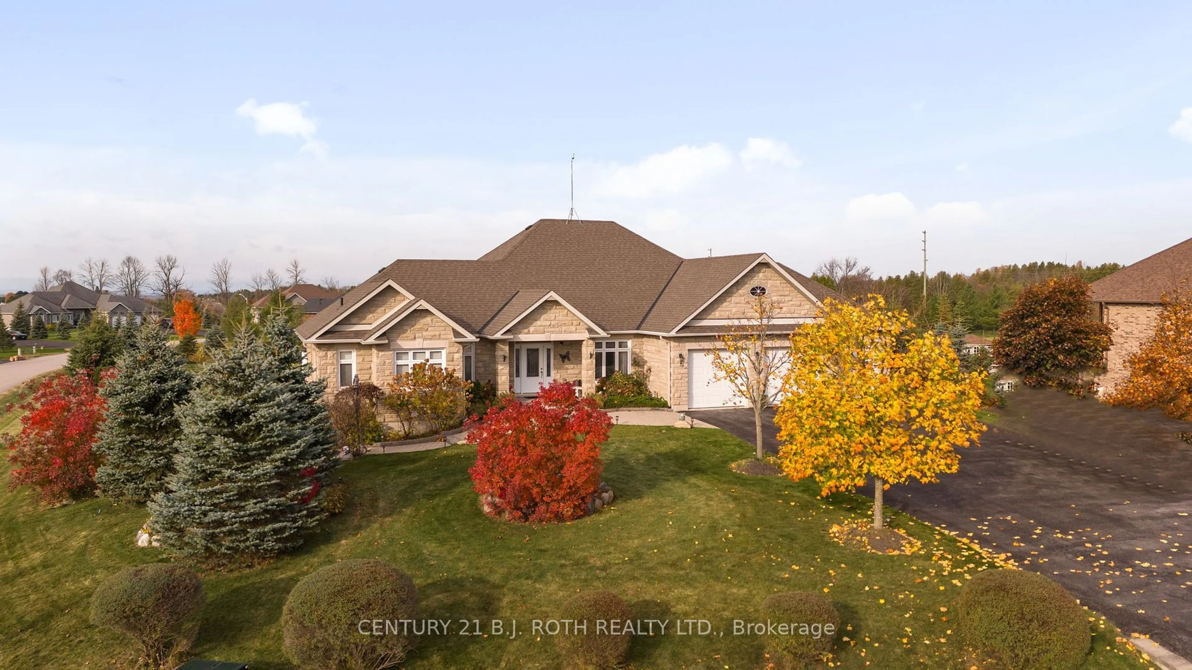 A pic from outside/outdoor area/front of a property/back of a property/a pic from drone, street for 10 BROLLEY Cres, Essa Ontario L0L 2N2