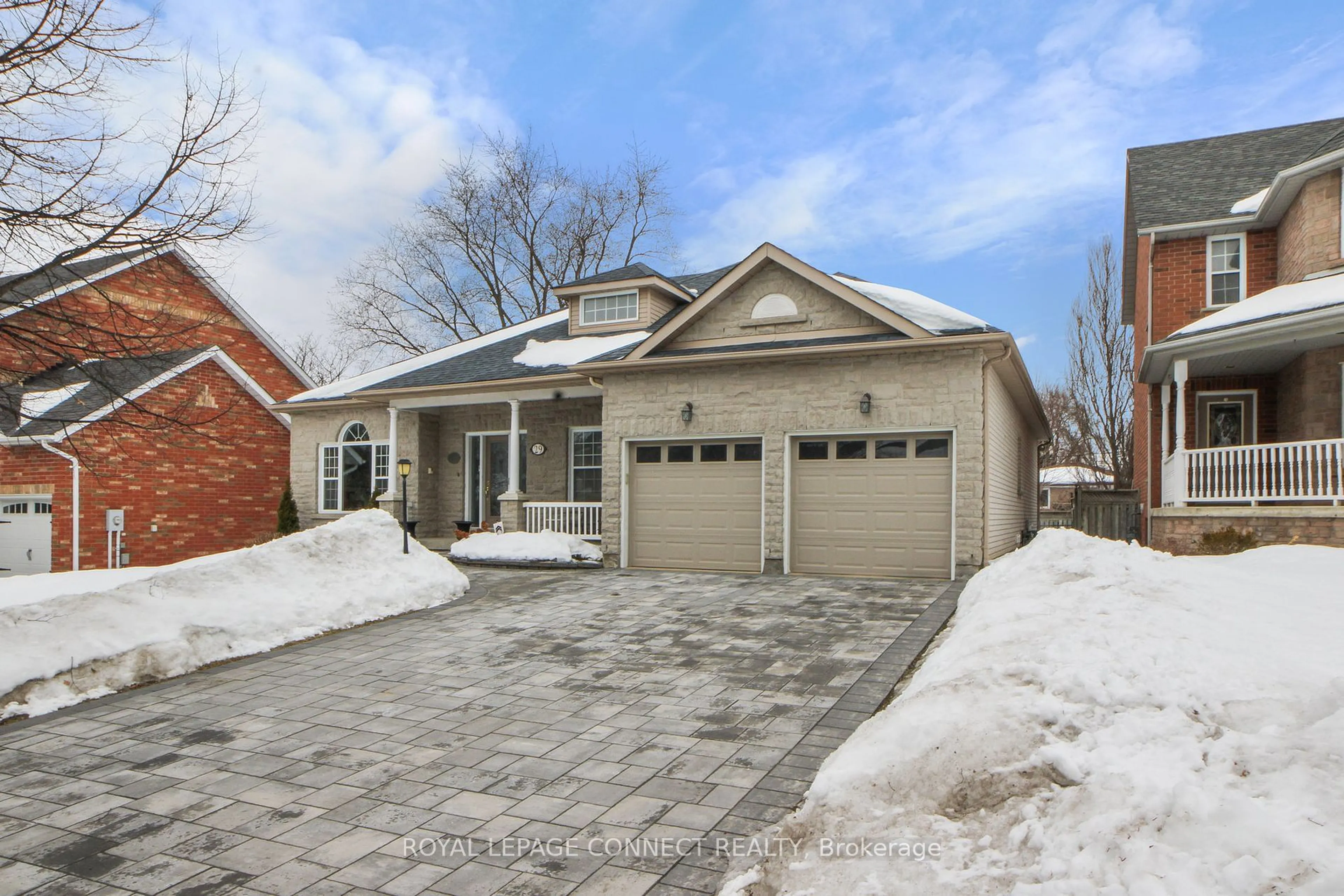 Home with brick exterior material, street for 29 Katherine Cres, Whitchurch-Stouffville Ontario L4A 1K4