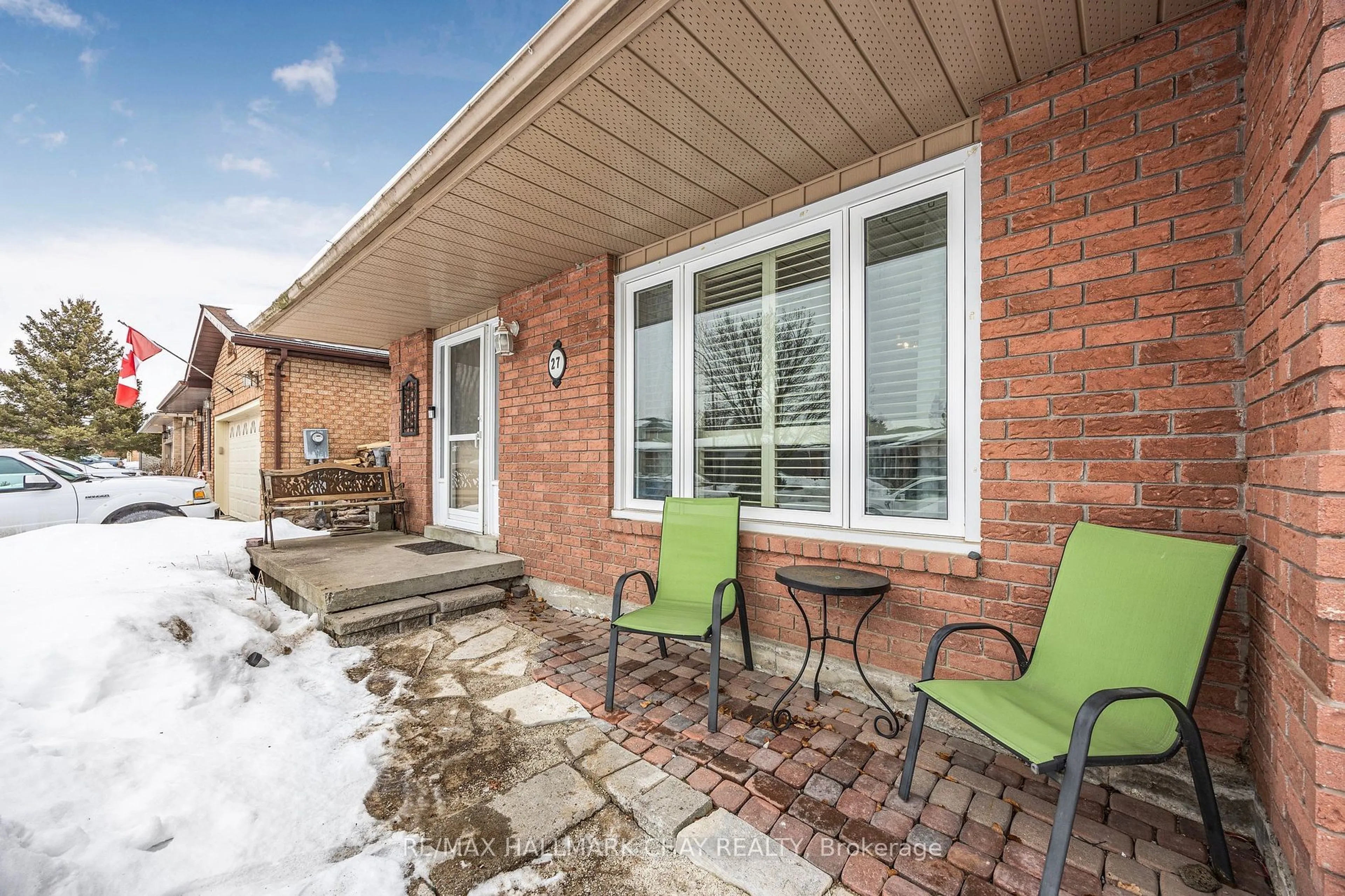 Patio, street for 27 Wolfe Ave, New Tecumseth Ontario L0G 1W0