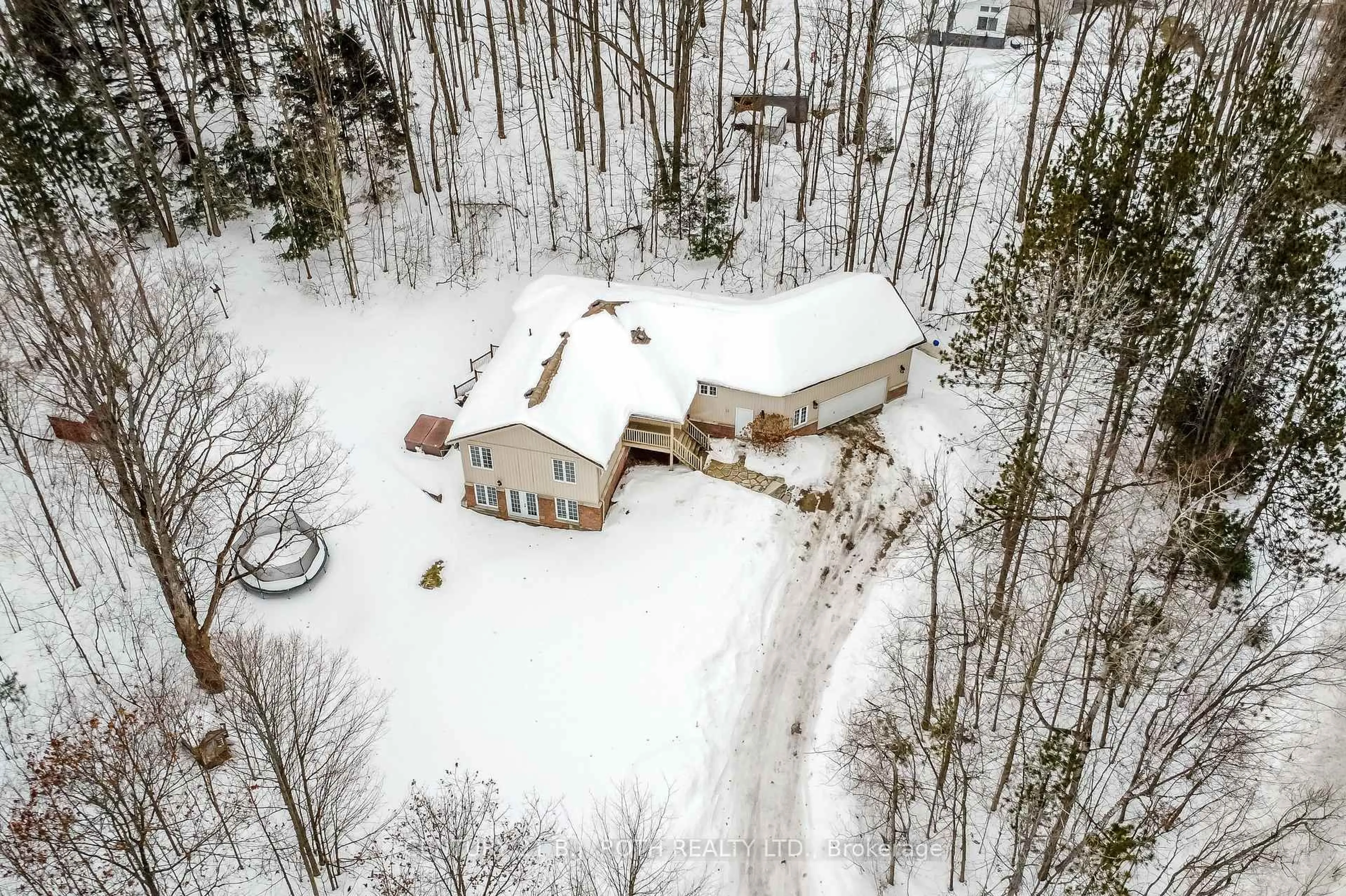 A pic from outside/outdoor area/front of a property/back of a property/a pic from drone, unknown for 4927 25 Side Rd, Essa Ontario L4M 4S4