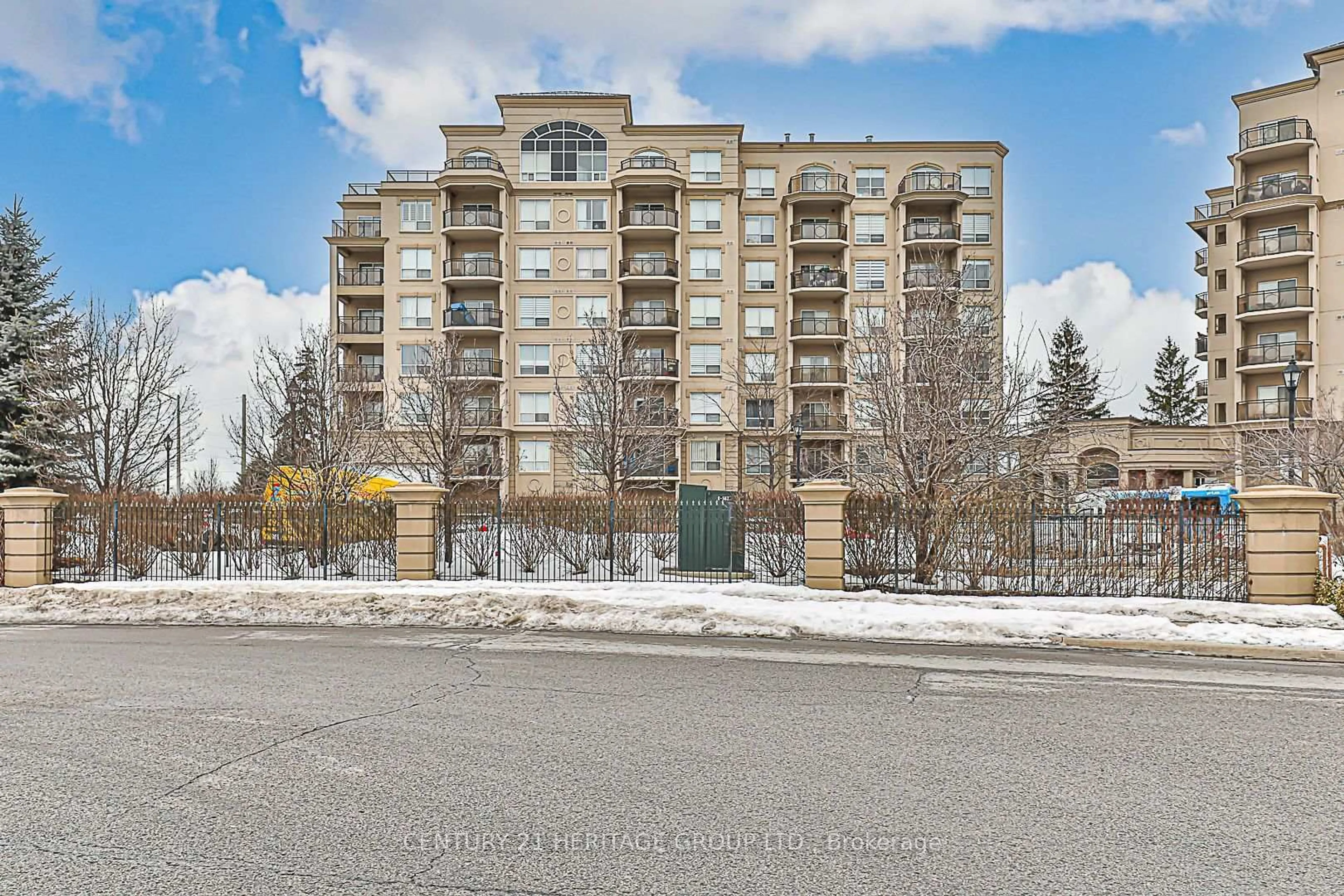 Unknown for 8 Maison Parc Crt #305, Vaughan Ontario L4J 9K5