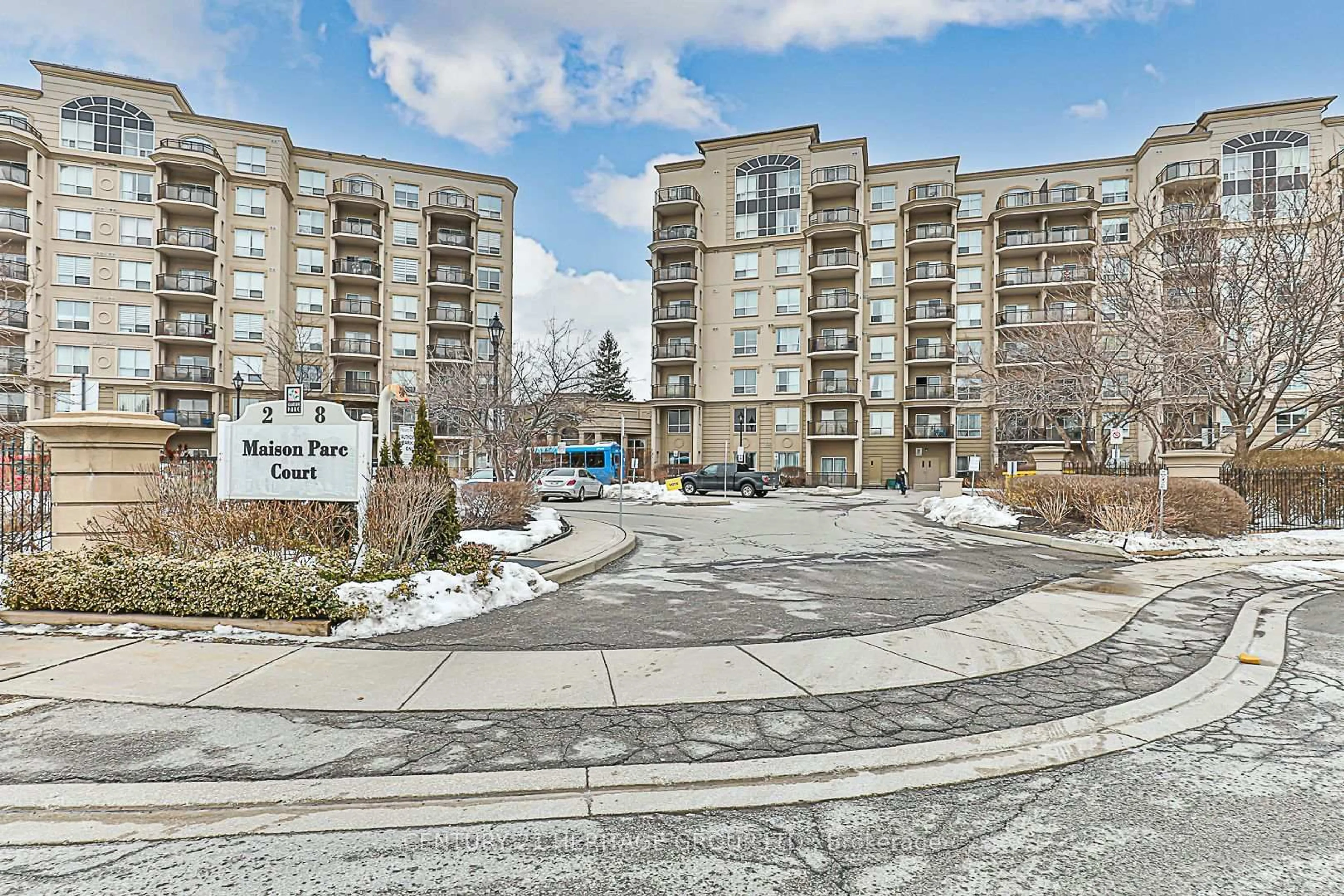 Unknown for 8 Maison Parc Crt #305, Vaughan Ontario L4J 9K5