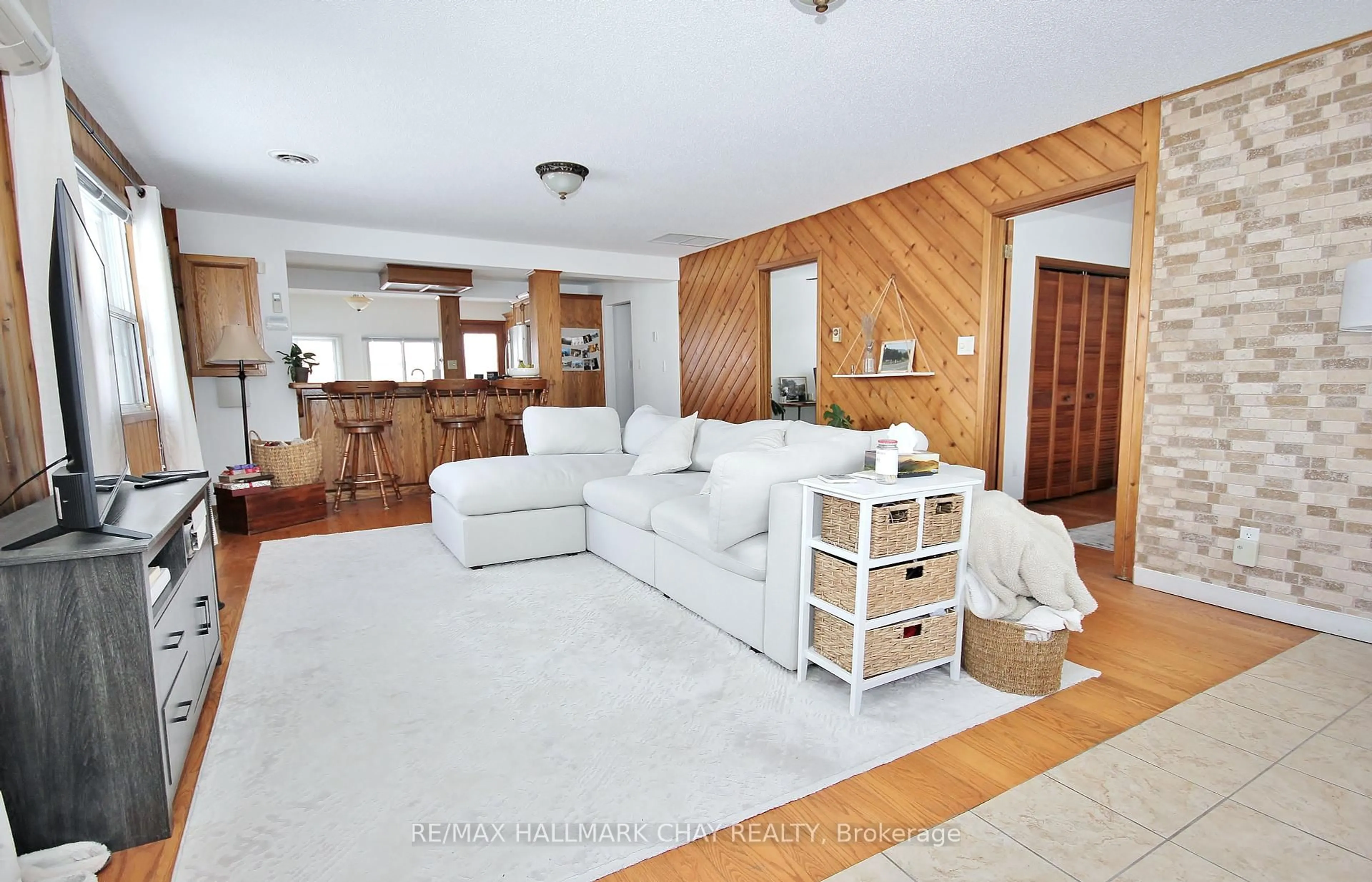 Living room with furniture, unknown for 1099 Poplar Dr, Innisfil Ontario L0L 1R0