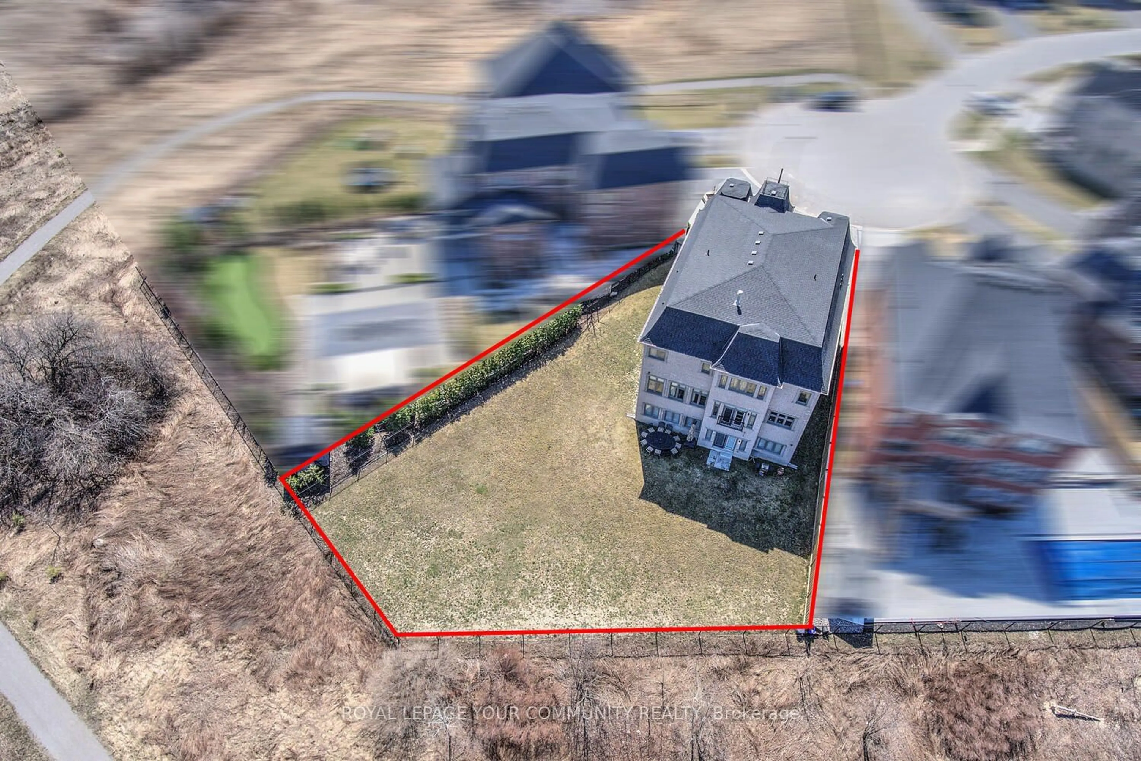 A pic from outside/outdoor area/front of a property/back of a property/a pic from drone, building for 56 Ria Crt, King Ontario L7B 0N5