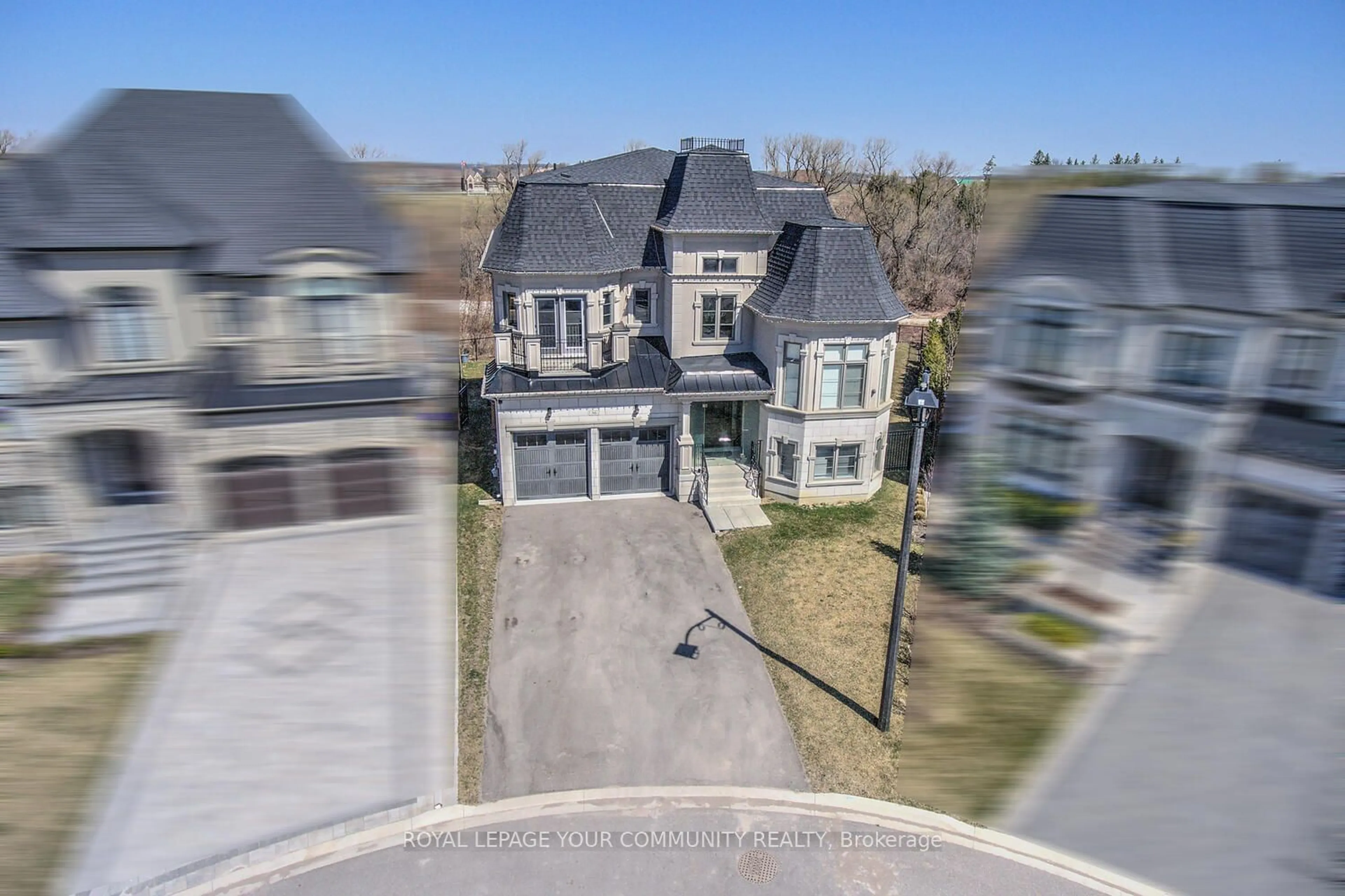 A pic from outside/outdoor area/front of a property/back of a property/a pic from drone, street for 56 Ria Crt, King Ontario L7B 0N5