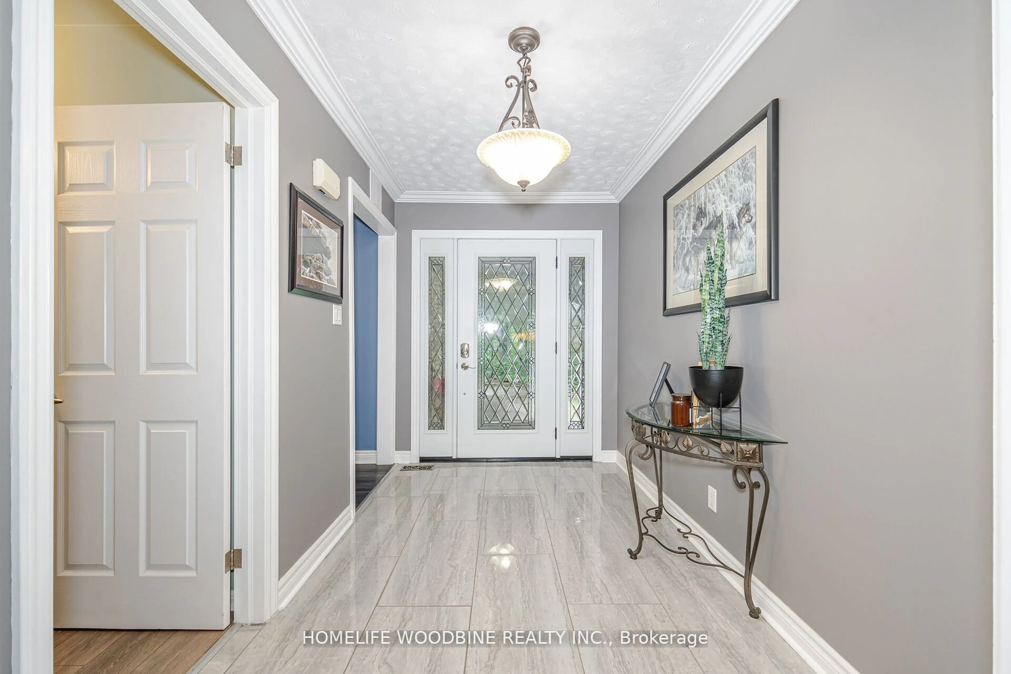 Indoor entryway for 18 Woodland Heights Dr, Adjala-Tosorontio Ontario L0M 1J0