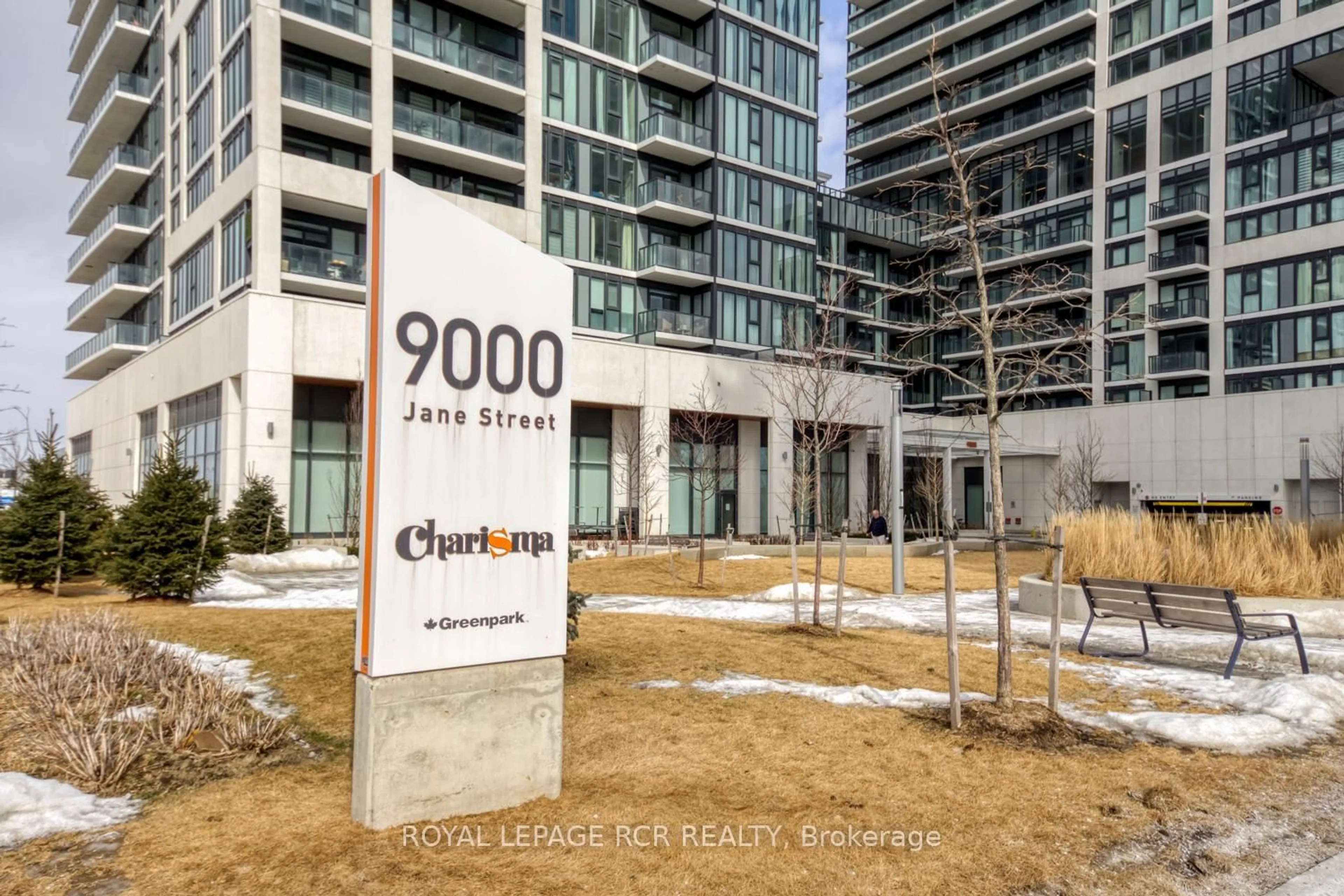 Indoor foyer for 9000 Jane St #425, Vaughan Ontario L4K 0M6