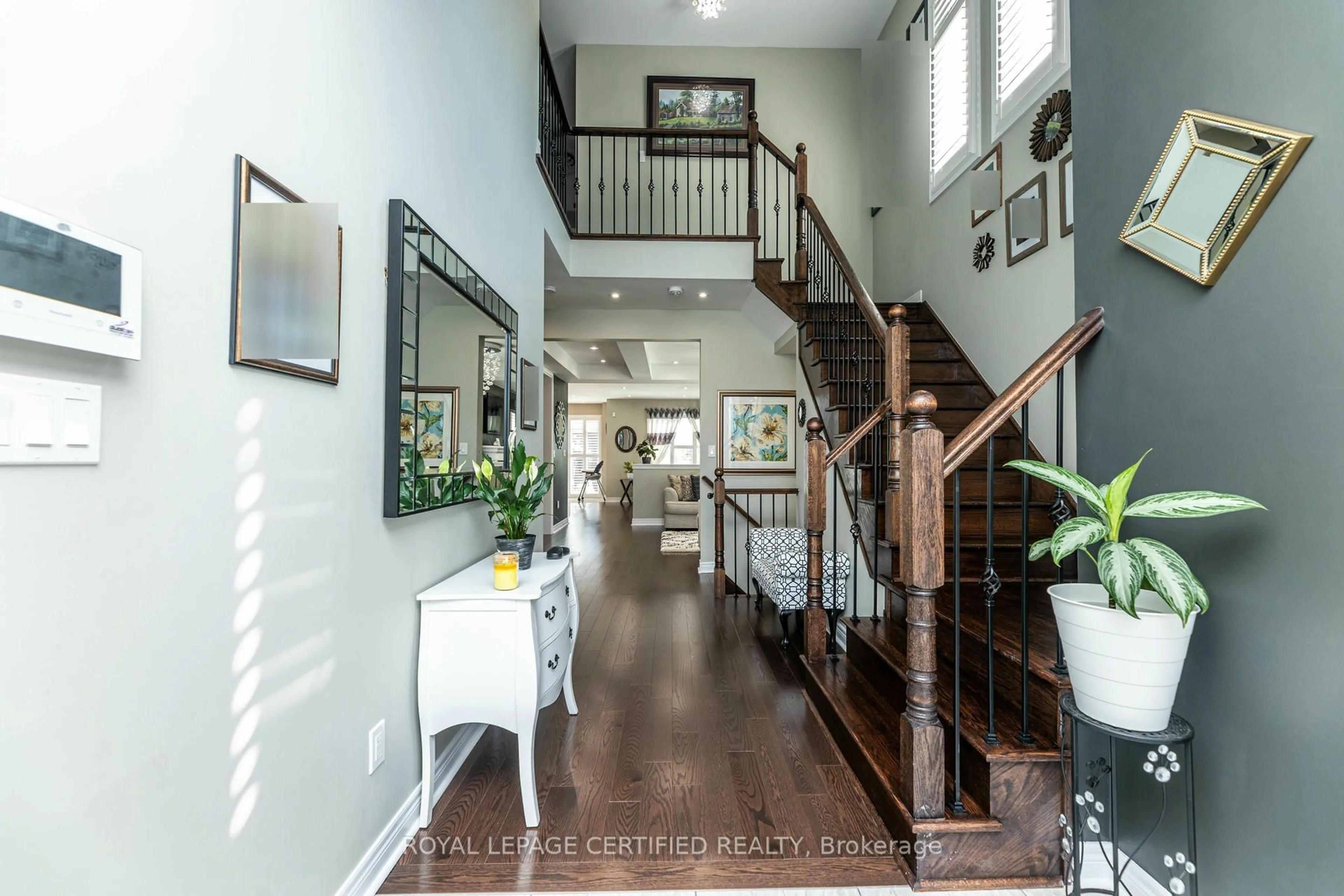 Indoor foyer for 51 Prady Lane, New Tecumseth Ontario L0G 1W0