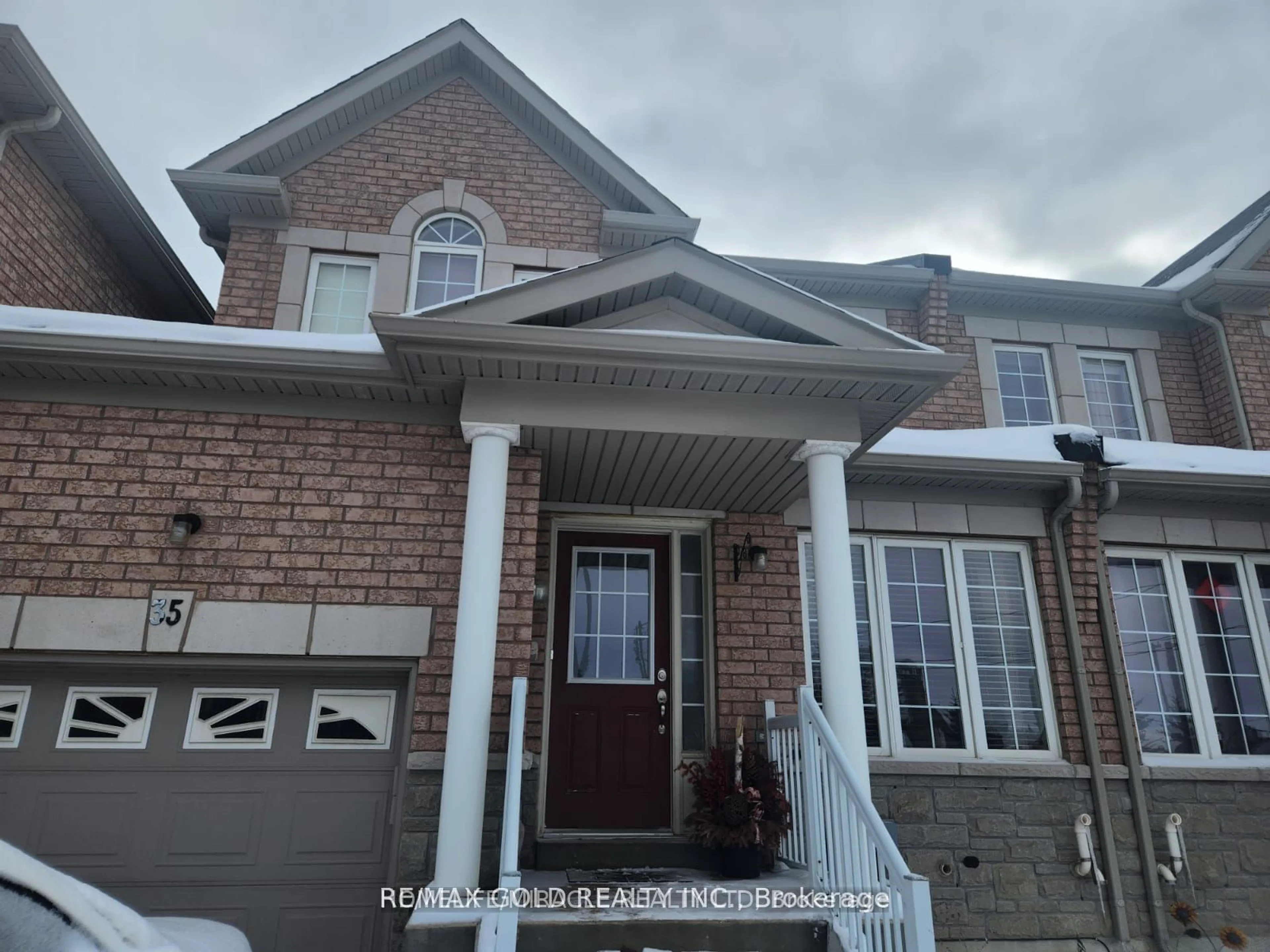 Home with brick exterior material, street for 35 Westcliffe Cres, Richmond Hill Ontario L4E 0P6