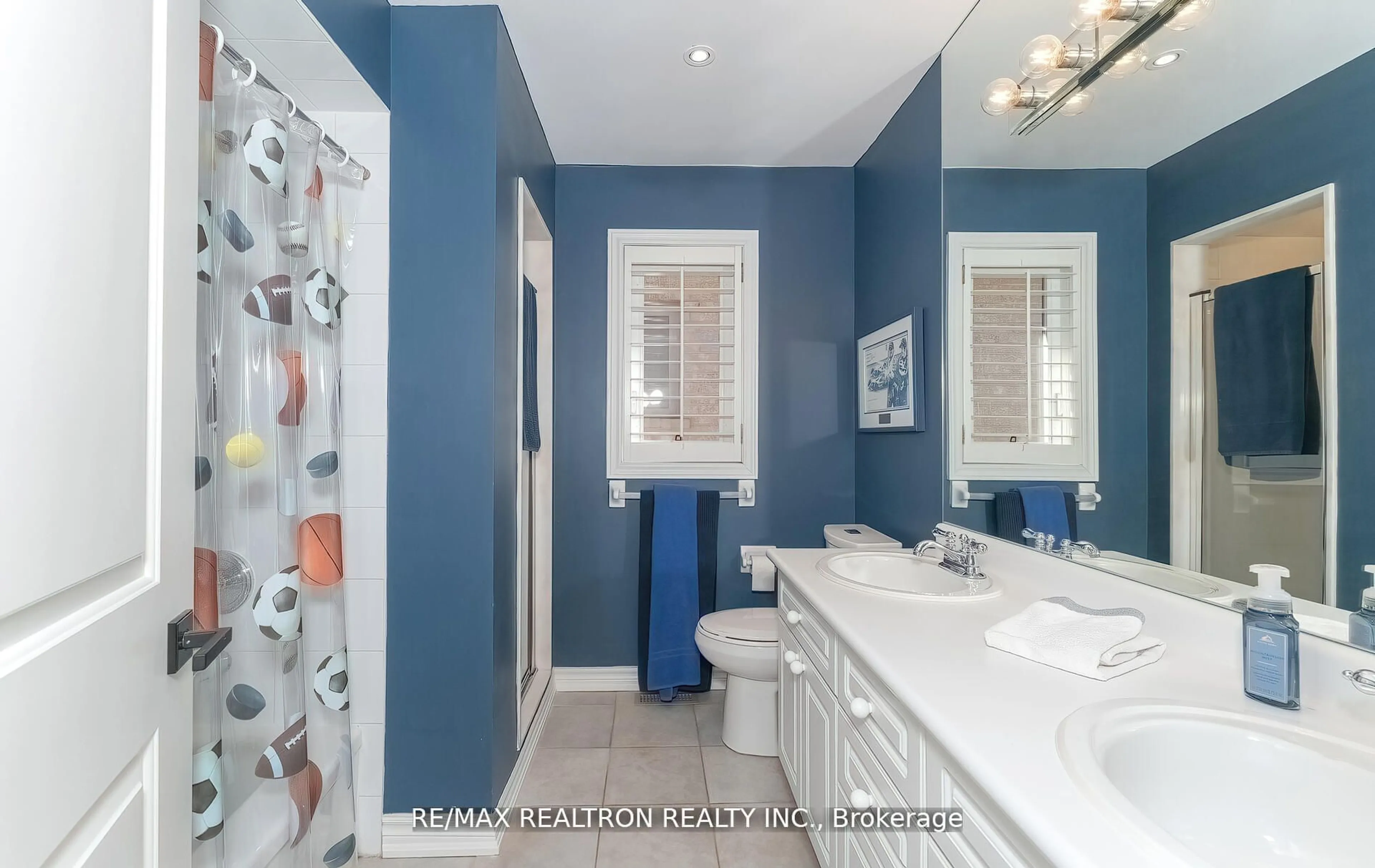 Contemporary bathroom, ceramic/tile floor for 53 Forest Lane Dr, Vaughan Ontario L4J 3P2