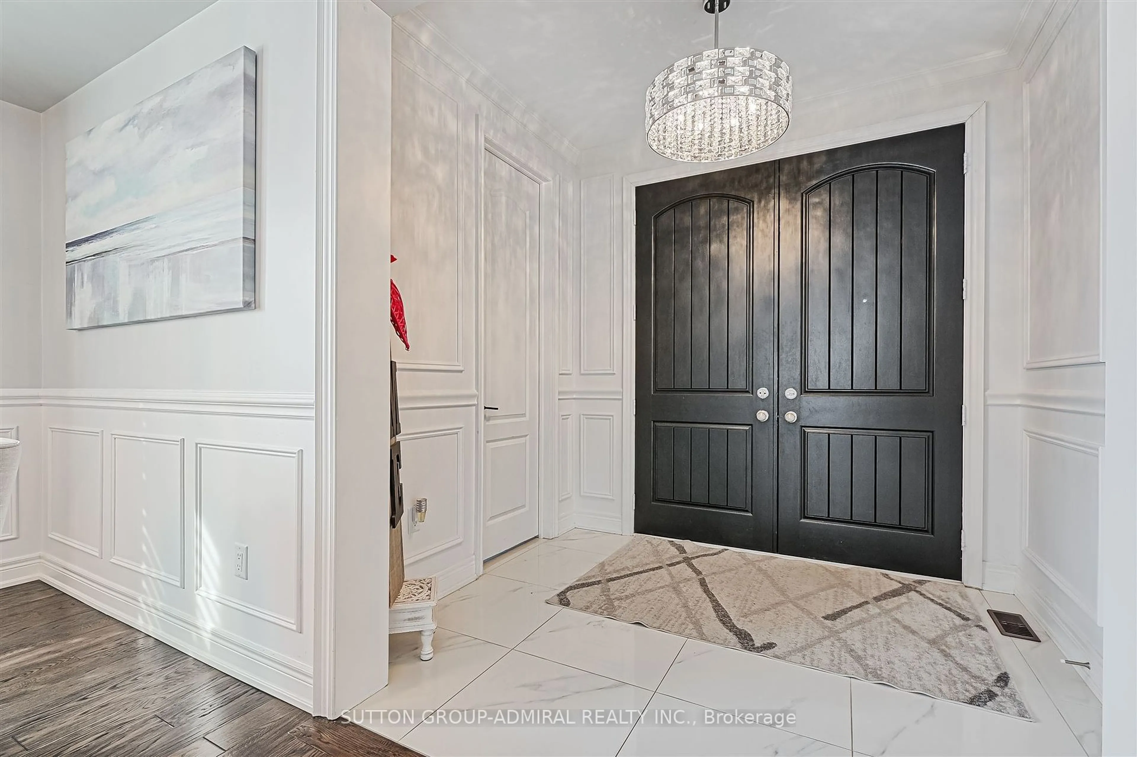 Indoor entryway for 678 Somerville Dr, Newmarket Ontario L3X 0J6