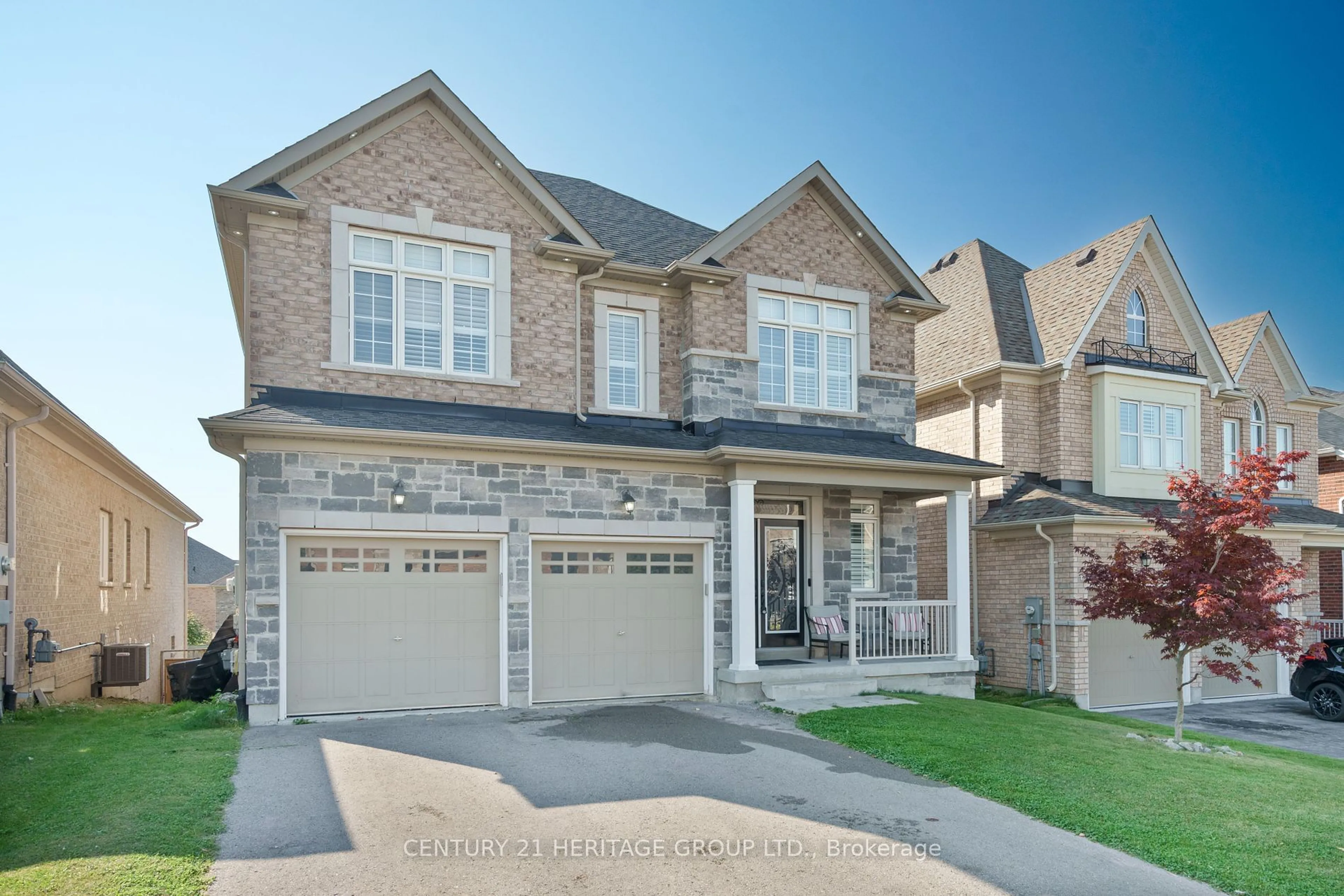 Home with brick exterior material, street for 41 Manor Glen Cres, East Gwillimbury Ontario L0G 1M0