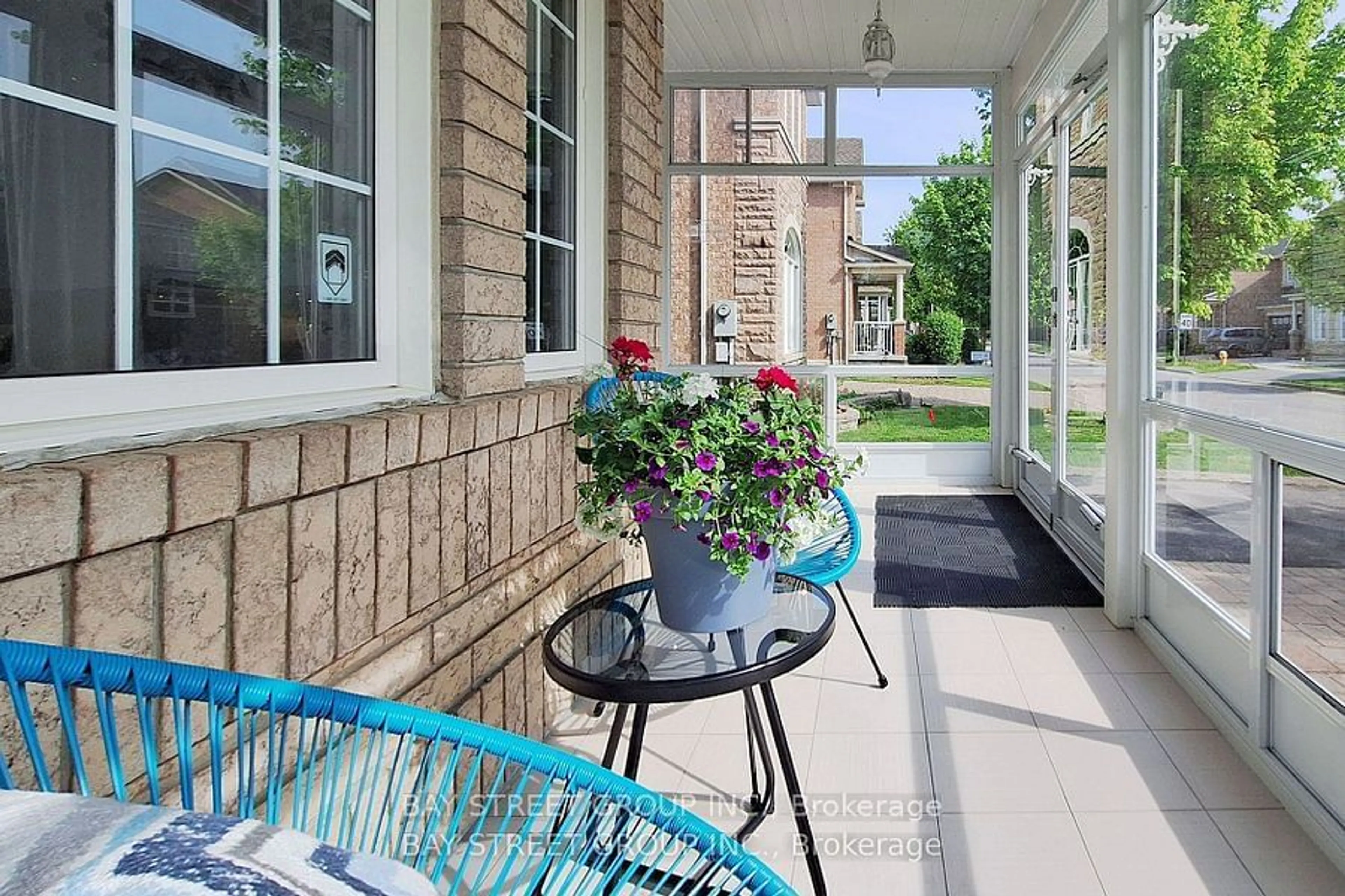 Patio, street for 33 Storybook Cres, Markham Ontario L6E 2B8