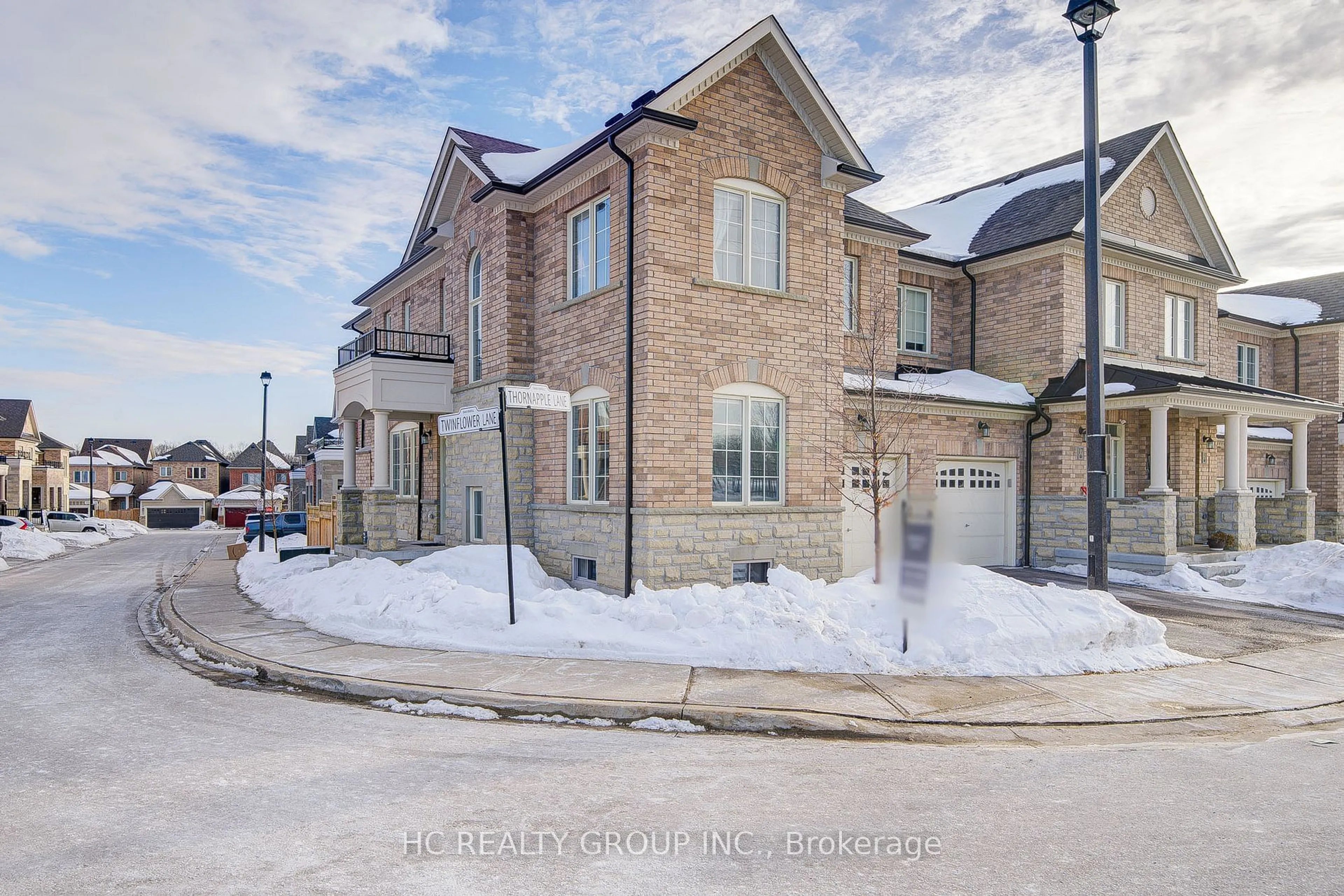 Home with brick exterior material, street for 19 Thornapple Lane, Richmond Hill Ontario L4E 1E7