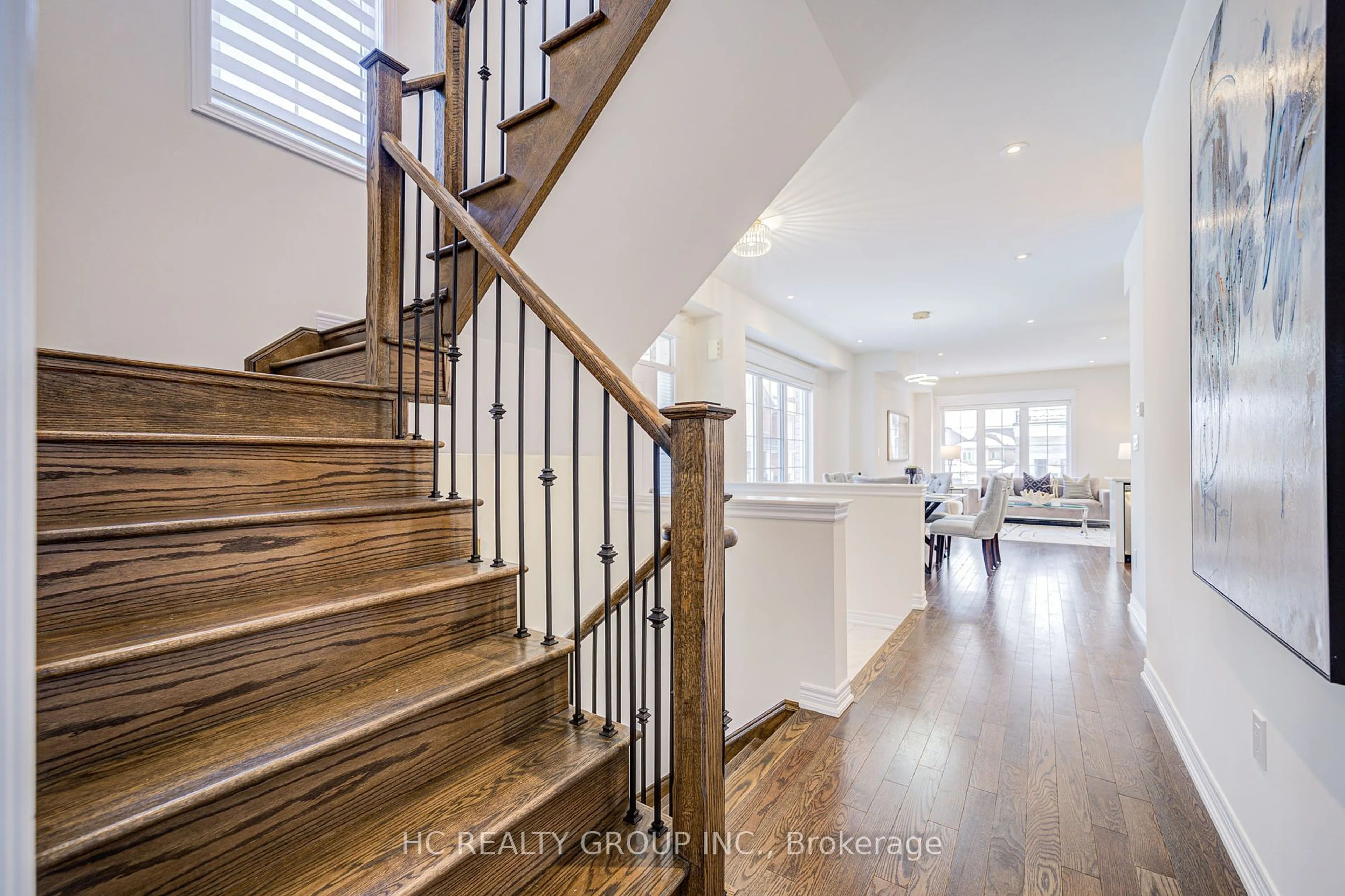 Stairs for 19 Thornapple Lane, Richmond Hill Ontario L4E 1E7