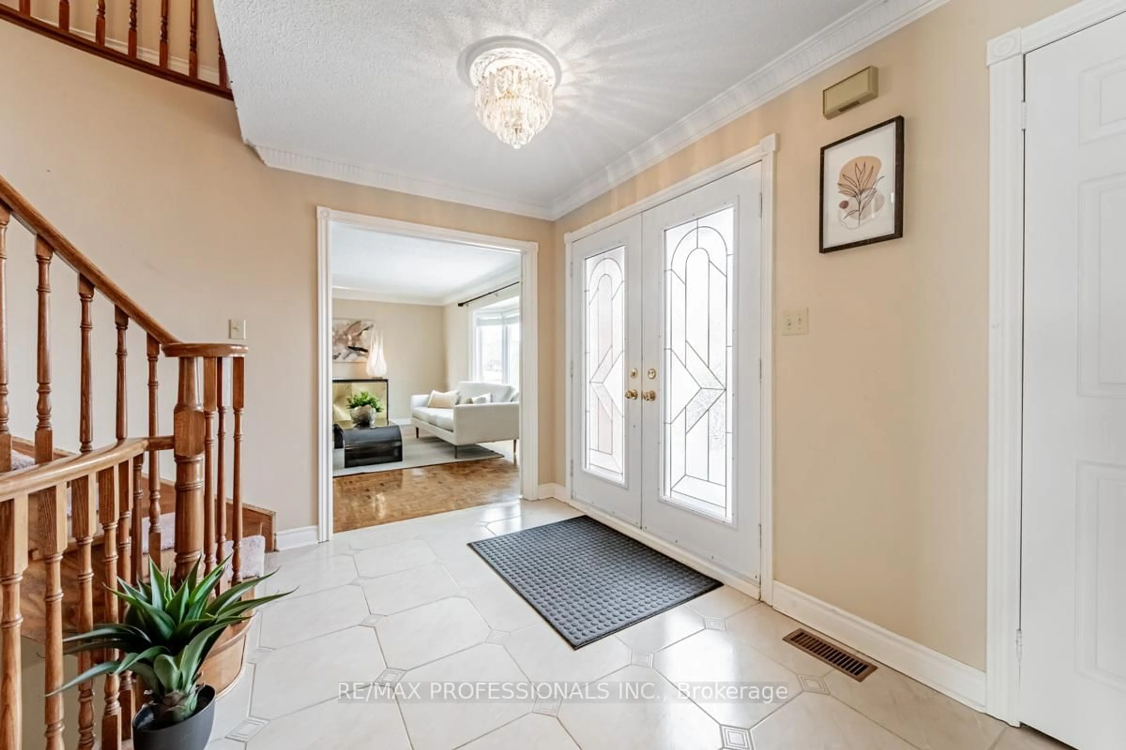 Indoor entryway for 248 Conti Cres, Vaughan Ontario L4L 6V7