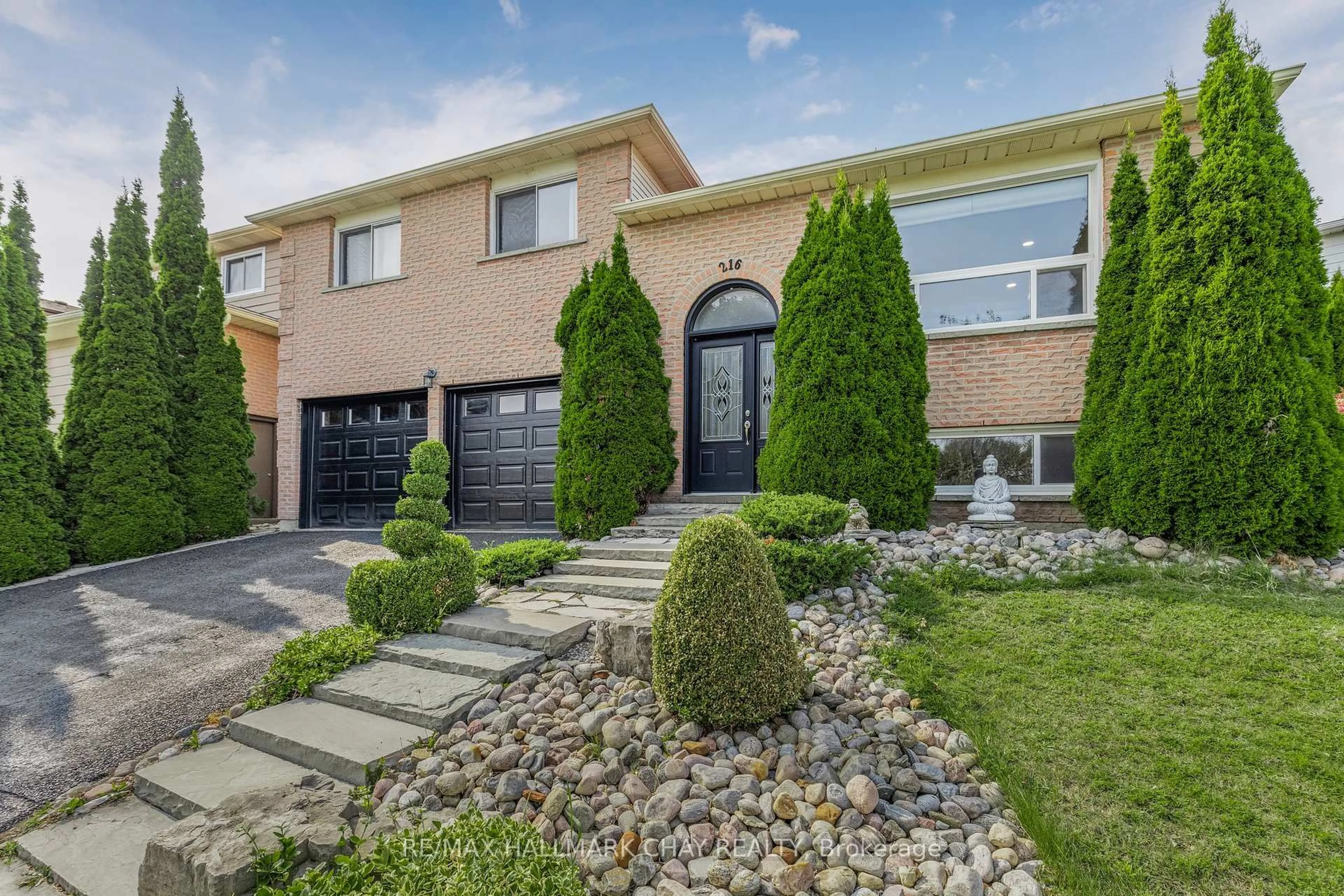 Home with brick exterior material, street for 216 Colborne St, Bradford West Gwillimbury Ontario L3Z 2R5