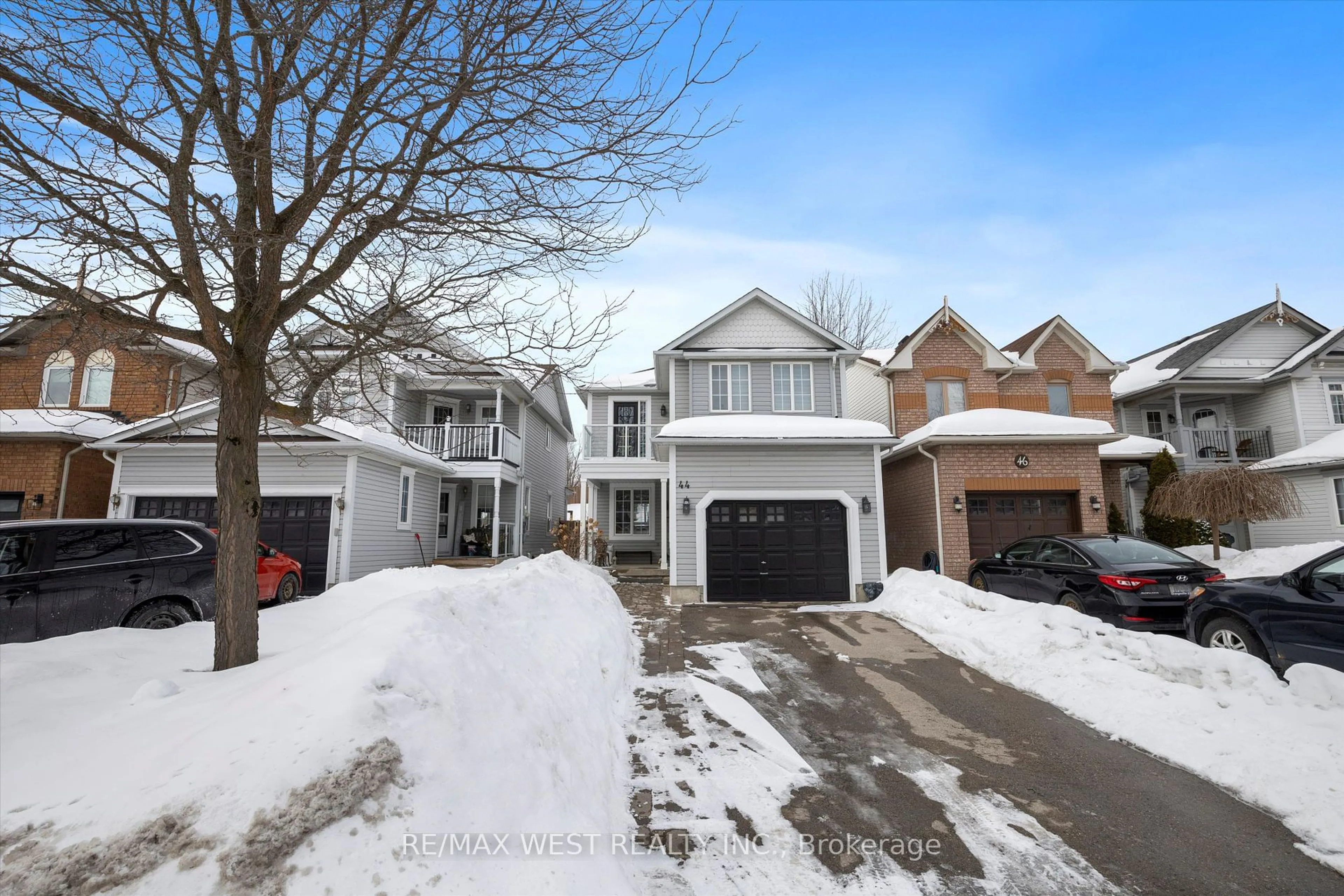 A pic from outside/outdoor area/front of a property/back of a property/a pic from drone, street for 44 Gunning Cres, New Tecumseth Ontario L0G 1W0