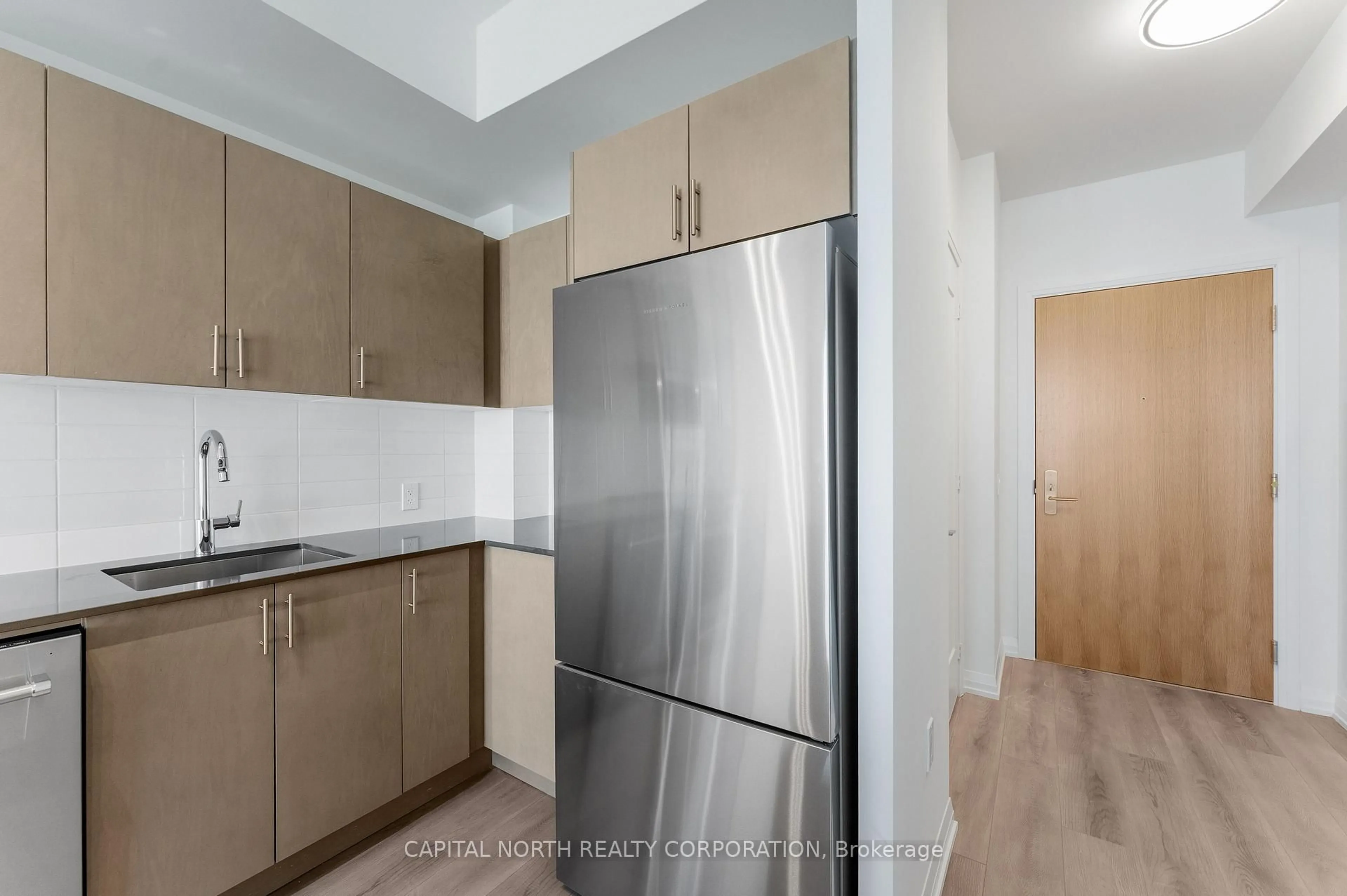 Standard kitchen, unknown for 8960 Jane St #2008, Vaughan Ontario L4K 2M9