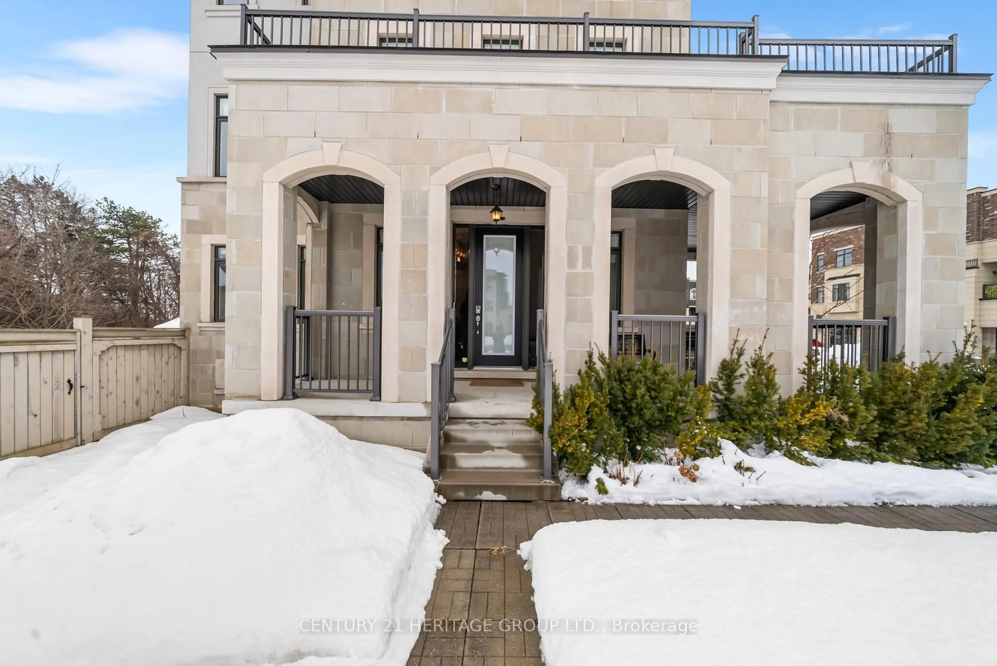 Indoor entryway for 210 Arianna Cres, Vaughan Ontario L6A 4Z9