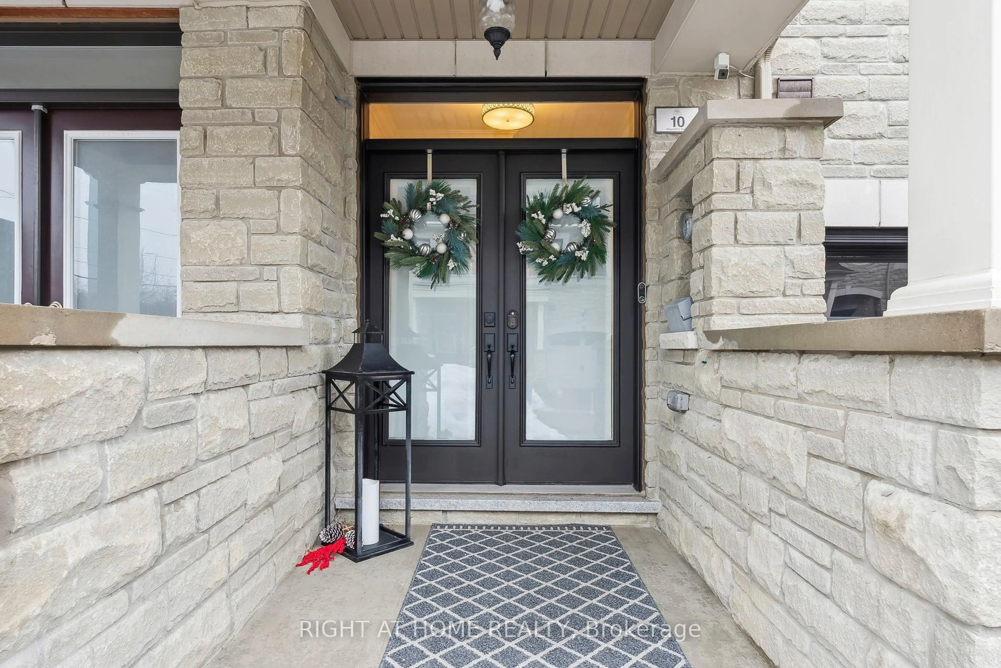 Indoor entryway for 10 Hiawatha Crt, Vaughan Ontario L4L 0J2