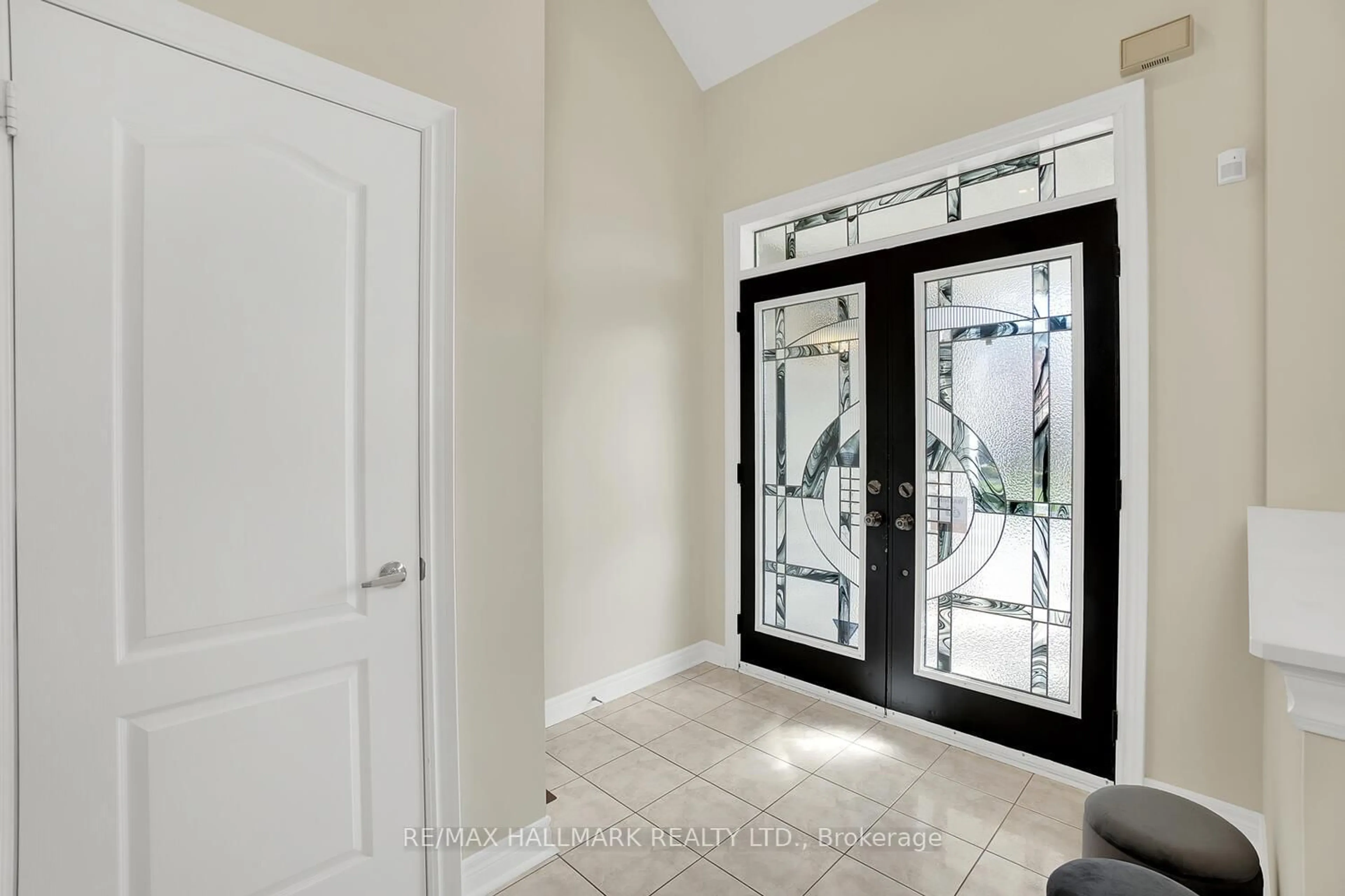 Indoor entryway for 58 Shadow Falls Dr, Richmond Hill Ontario L4E 4J9