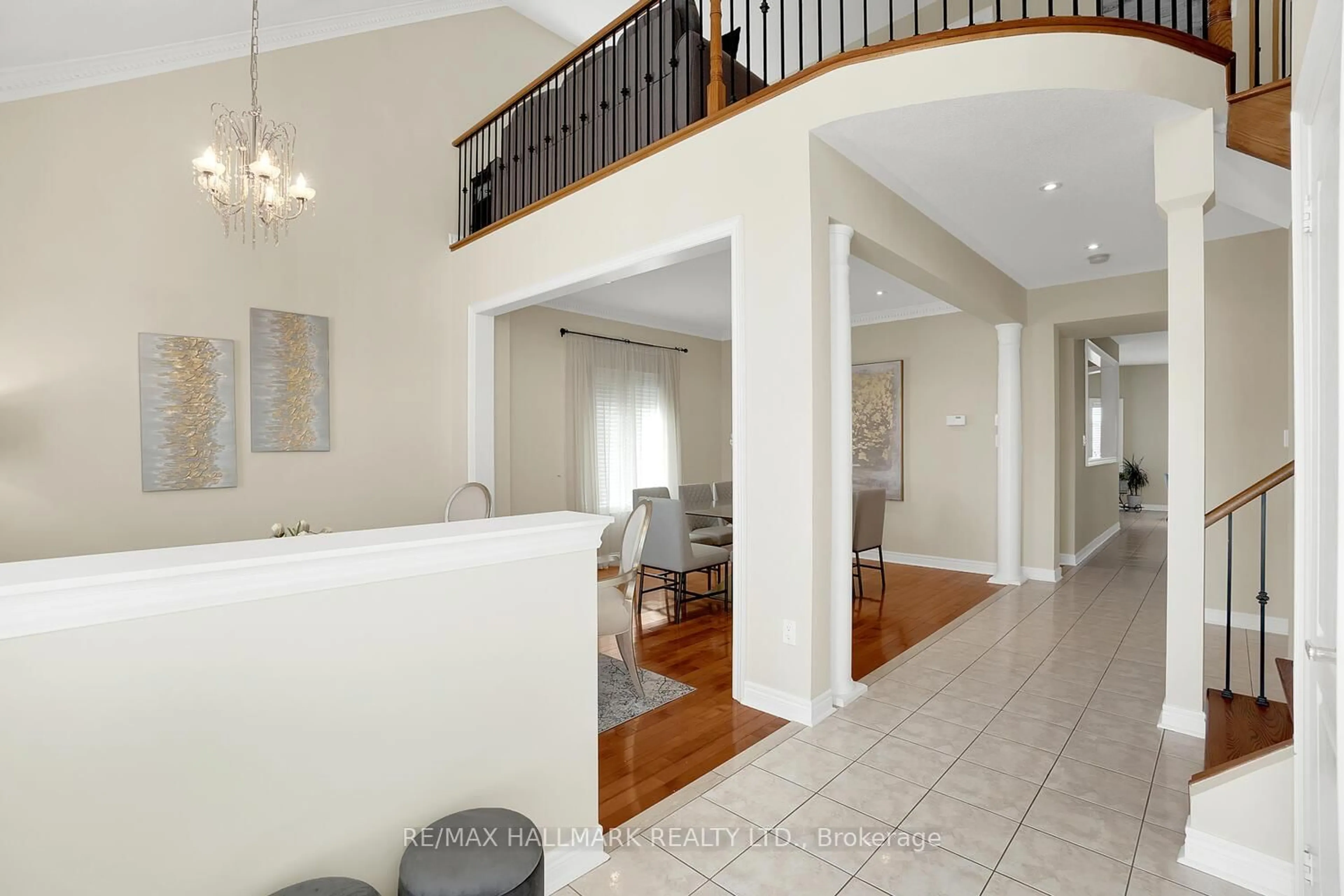 Indoor foyer for 58 Shadow Falls Dr, Richmond Hill Ontario L4E 4J9