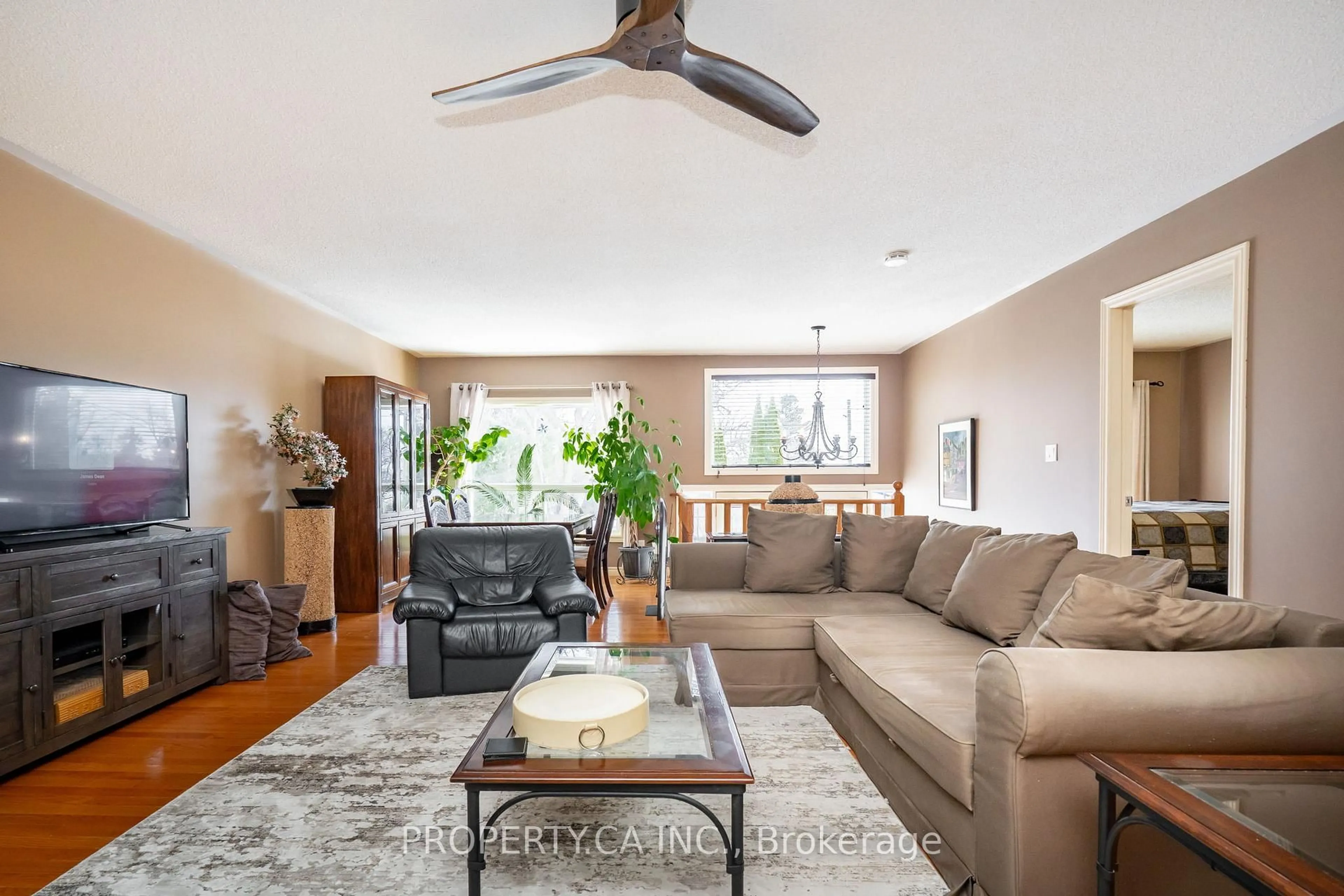 Living room with furniture, unknown for 1336 Maple Rd, Innisfil Ontario L0L 1C0