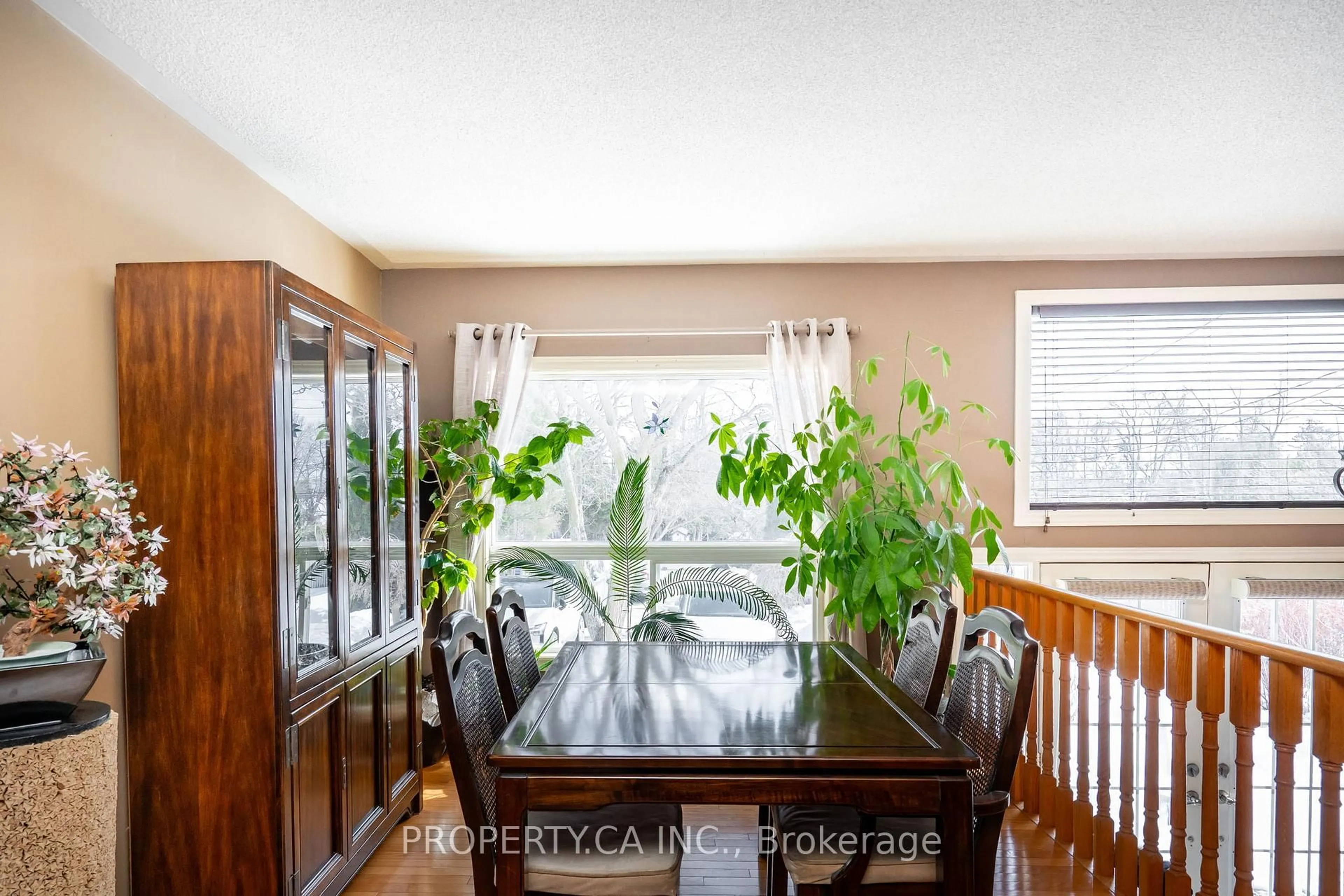 Dining room, unknown for 1336 Maple Rd, Innisfil Ontario L0L 1C0