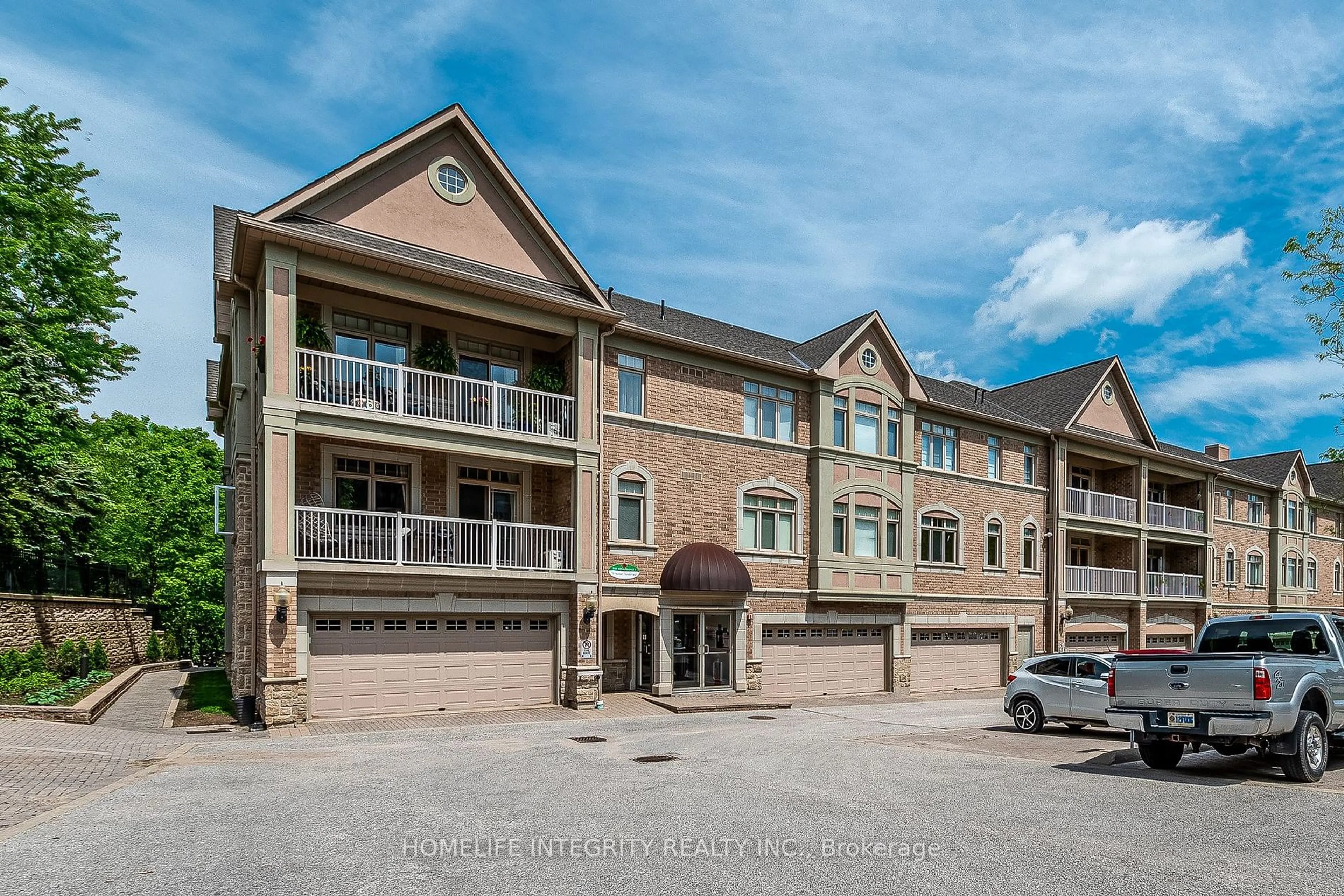 A pic from outside/outdoor area/front of a property/back of a property/a pic from drone, unknown for 78 Sunset Blvd #211, New Tecumseth Ontario L9R 2H5