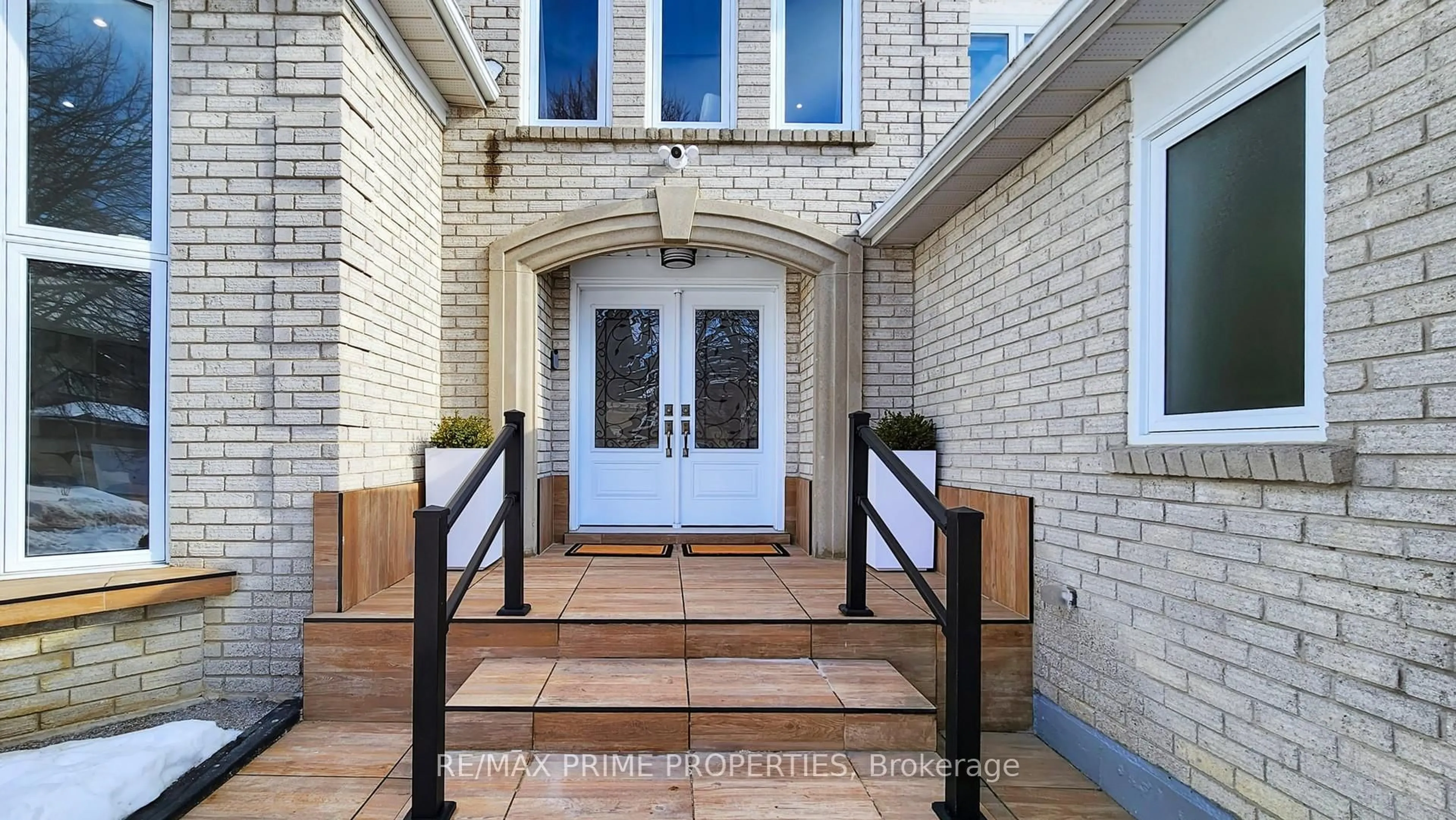 Indoor entryway for 5 Mary Elizabeth Cres, Markham Ontario L3R 9M2